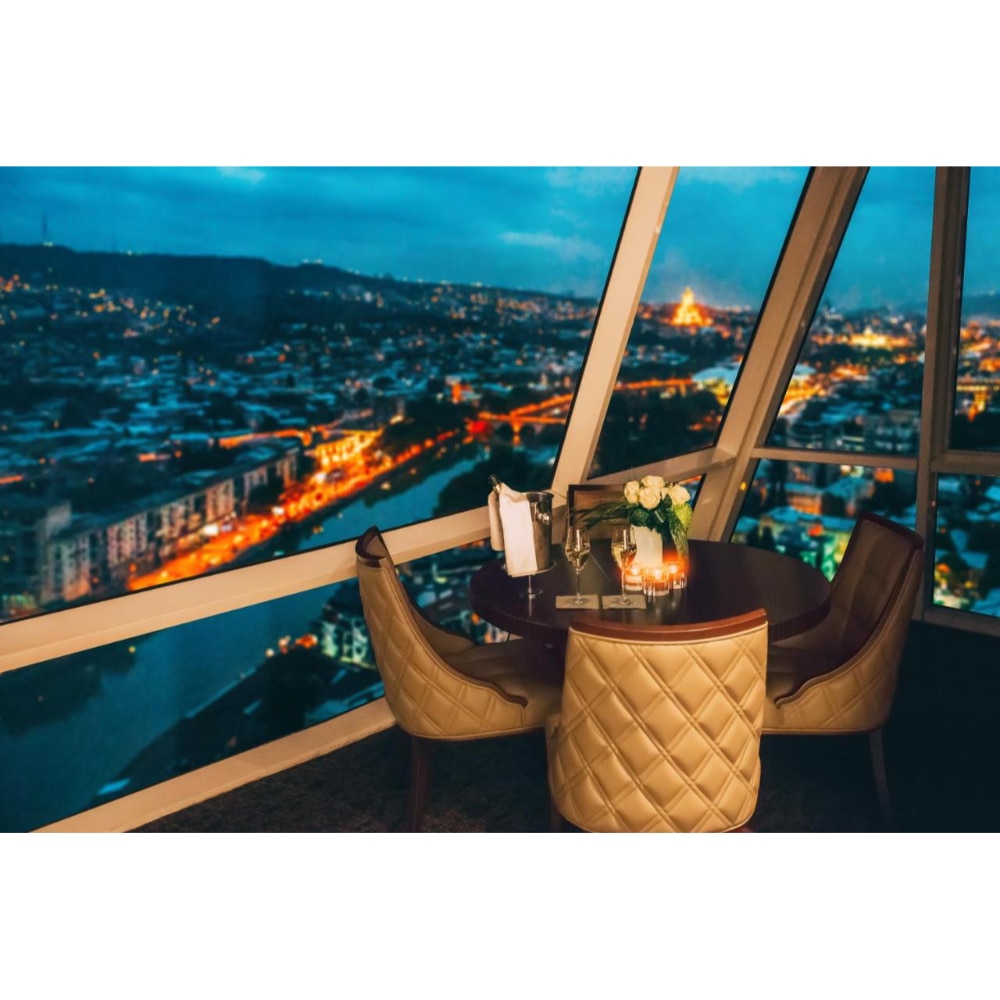 Azura Bar & Restaurant