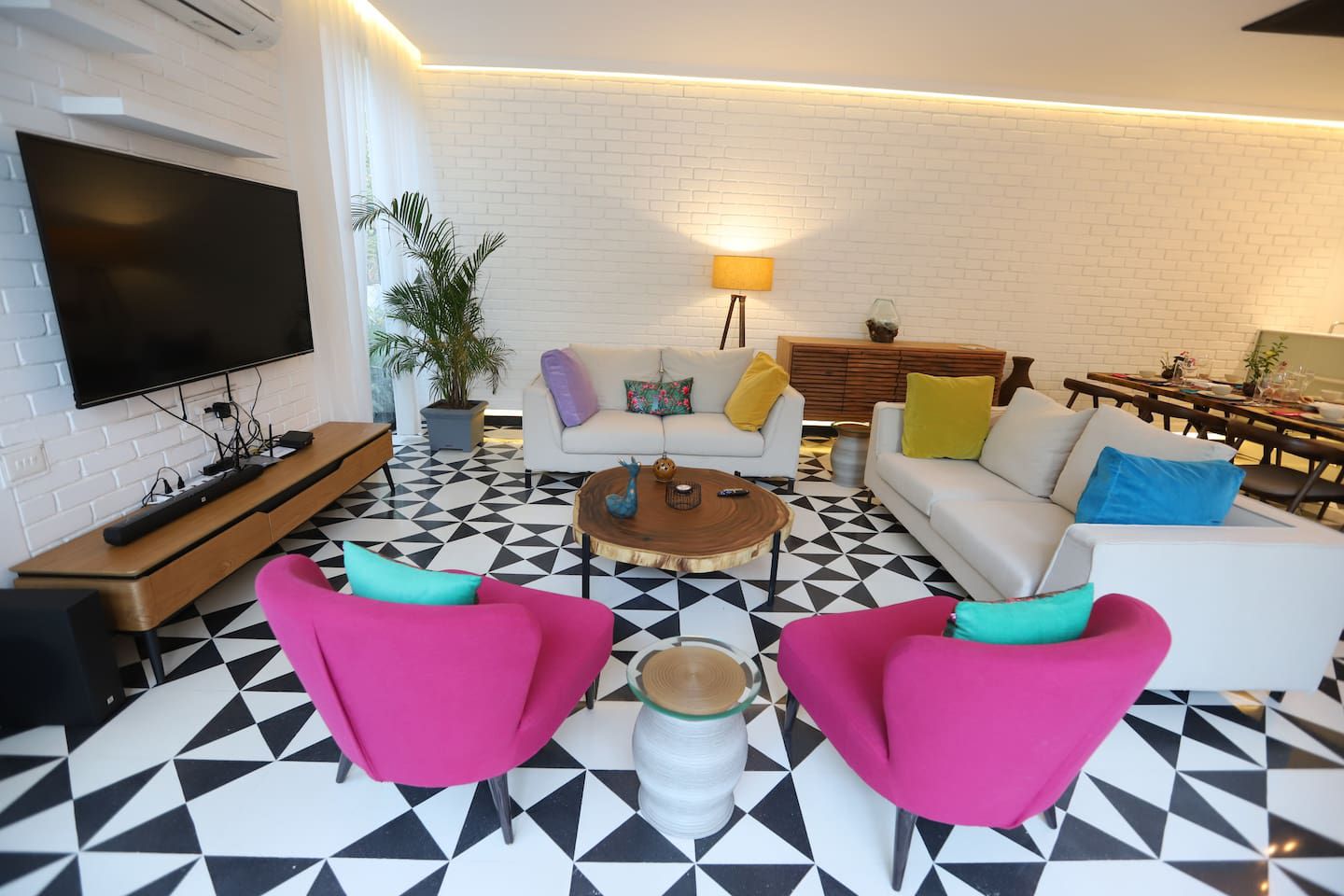 Luxurious Villa with private pool @ Vagator 𝗕𝗢𝗢𝗞 Goa Villa