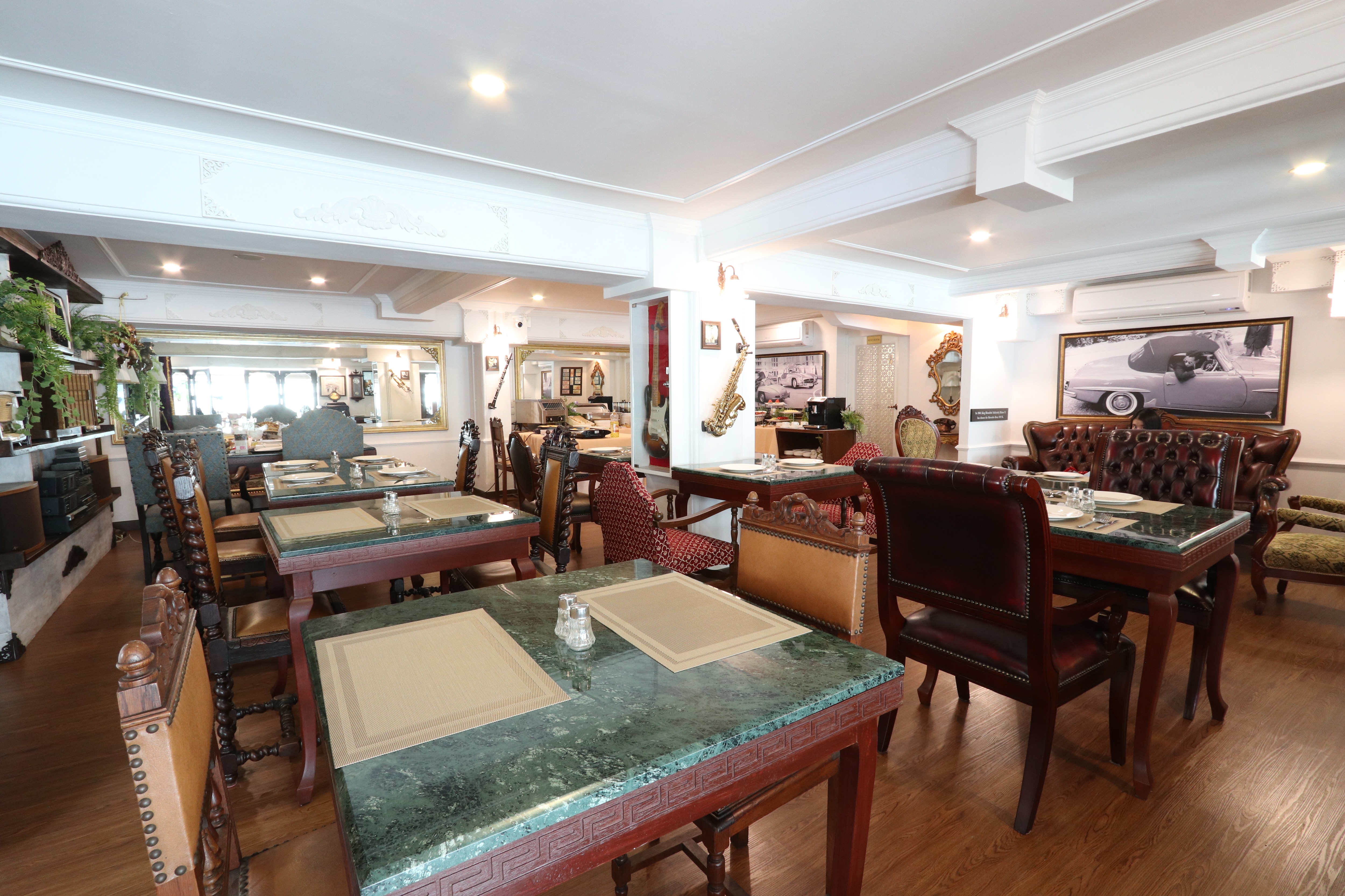 Wood Bar & Cafe