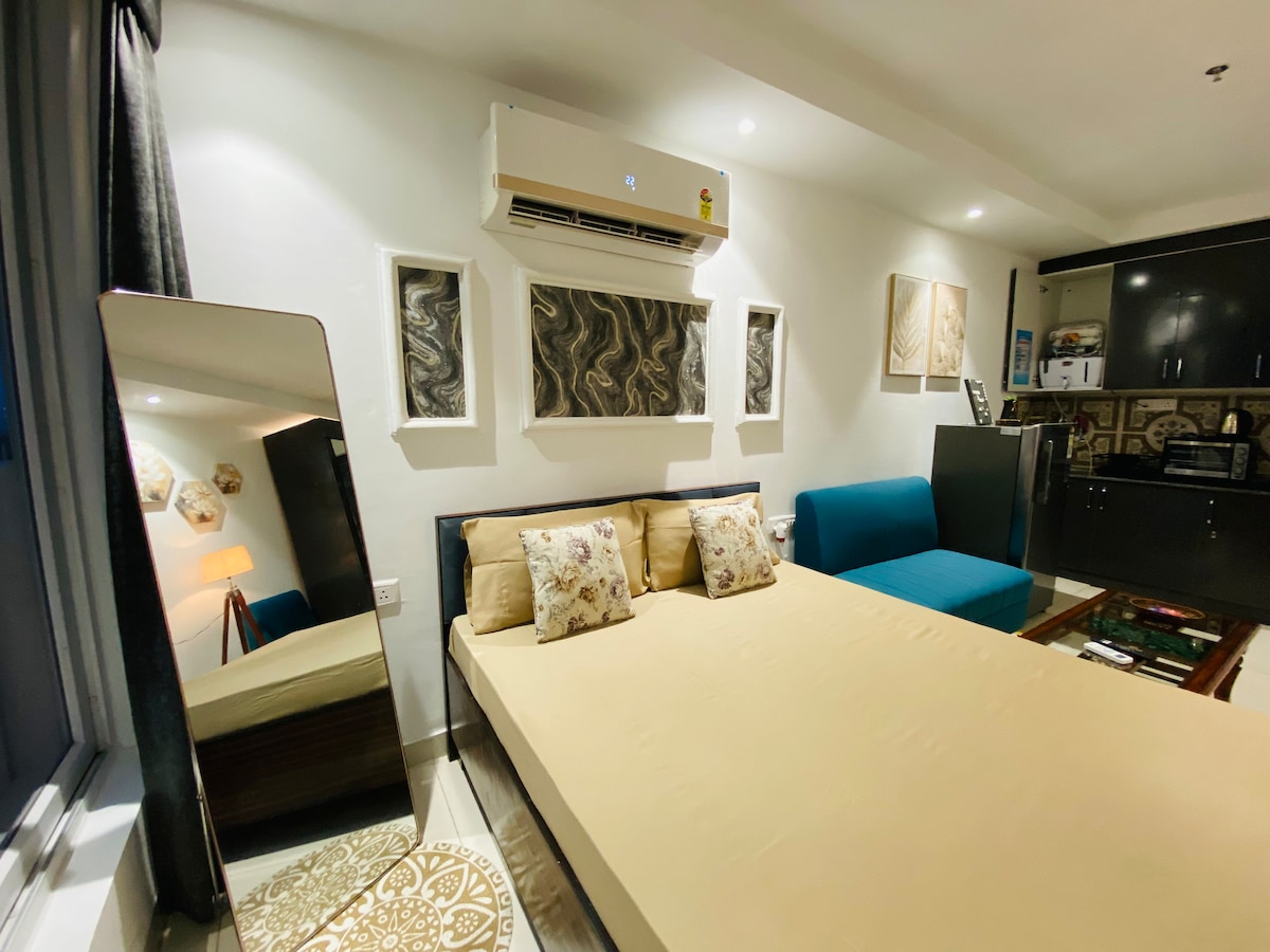 Basera: Your luxury stay in Zirakpur, TheJaviGroup 𝗕𝗢𝗢𝗞 Zirakpur Apartment
