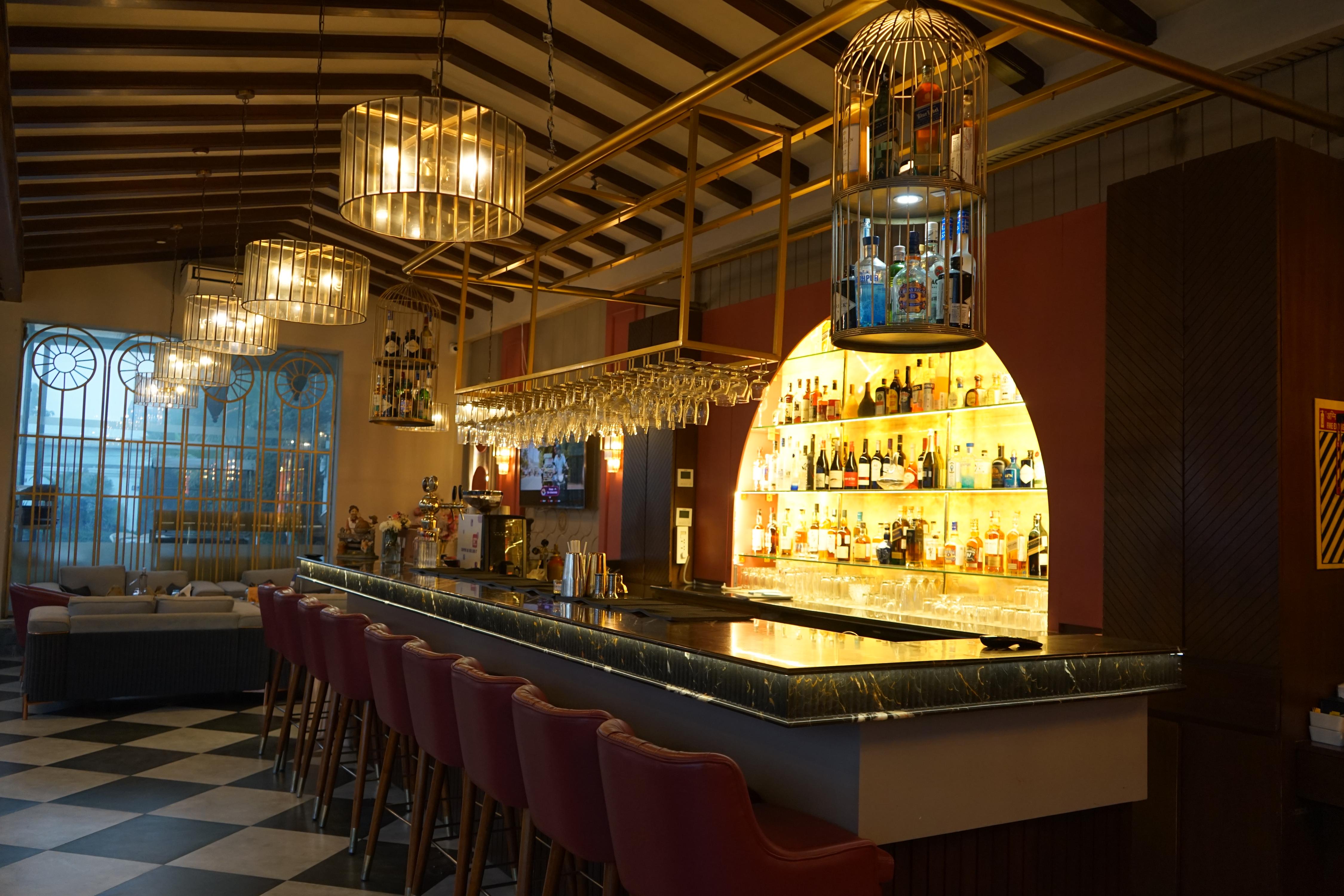 R Lounge