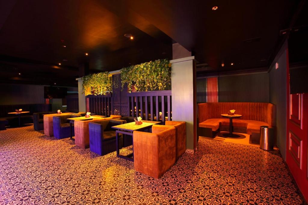 URBAN HOUSE -LOUNGE RESTO BAR  BY MAYABAY