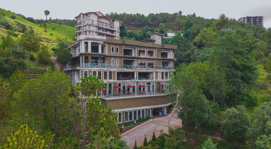 The Manor Sports and Wellness Hotel - Tap to explore photos