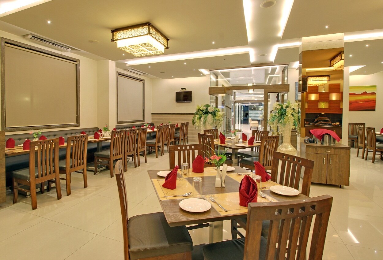 BASIL LEAVES Restaurant 1