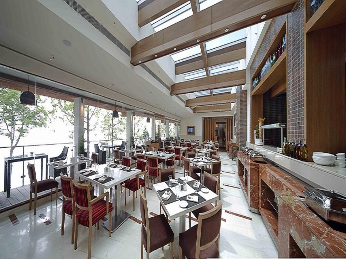 Cafe Manor