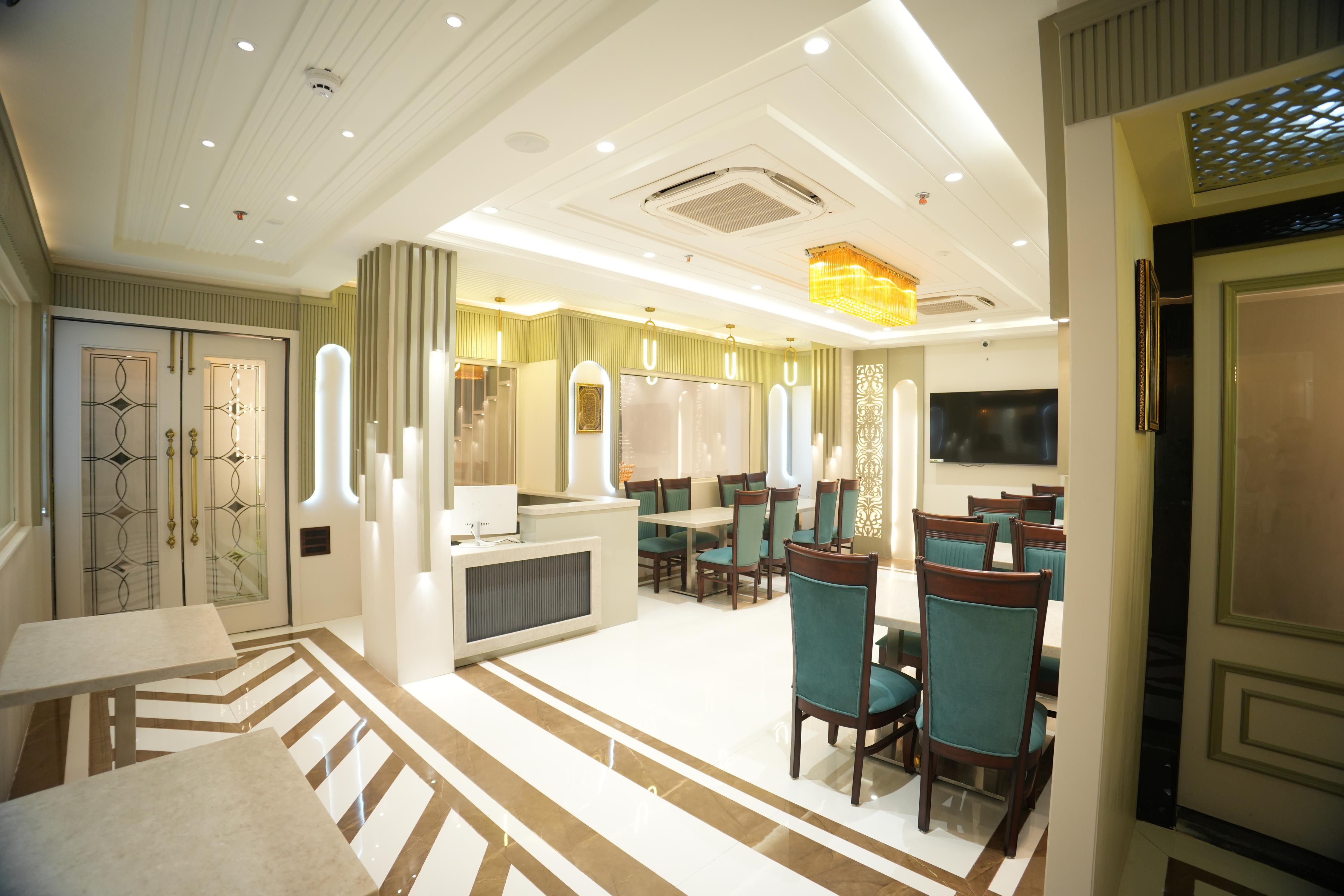 Vinayak Eats & Cafe 