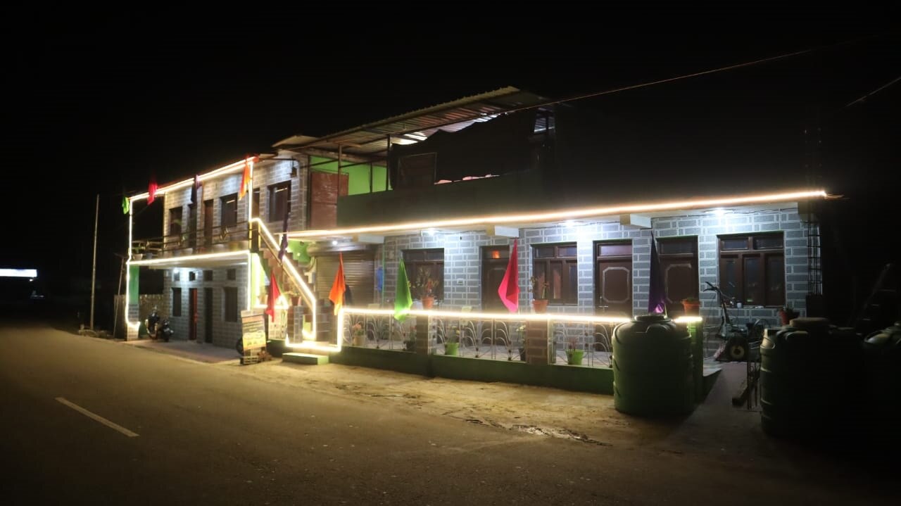 THE ROYAL QUEEN HOTEL & RESTAURANT