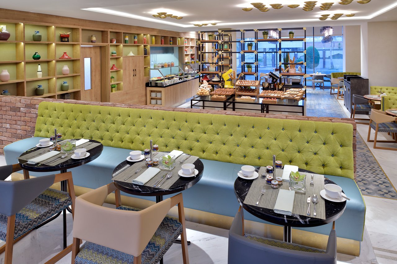 Le Bistro