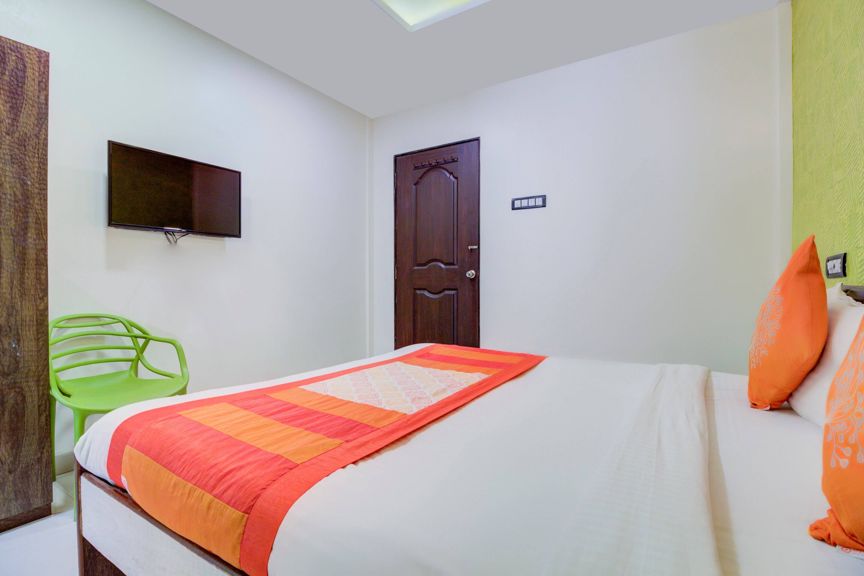 OYO 9748 Hotel Girgaon Palace Mumbai Reviews  Photos Offers