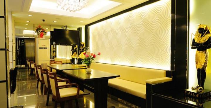 Gusto Restaurant