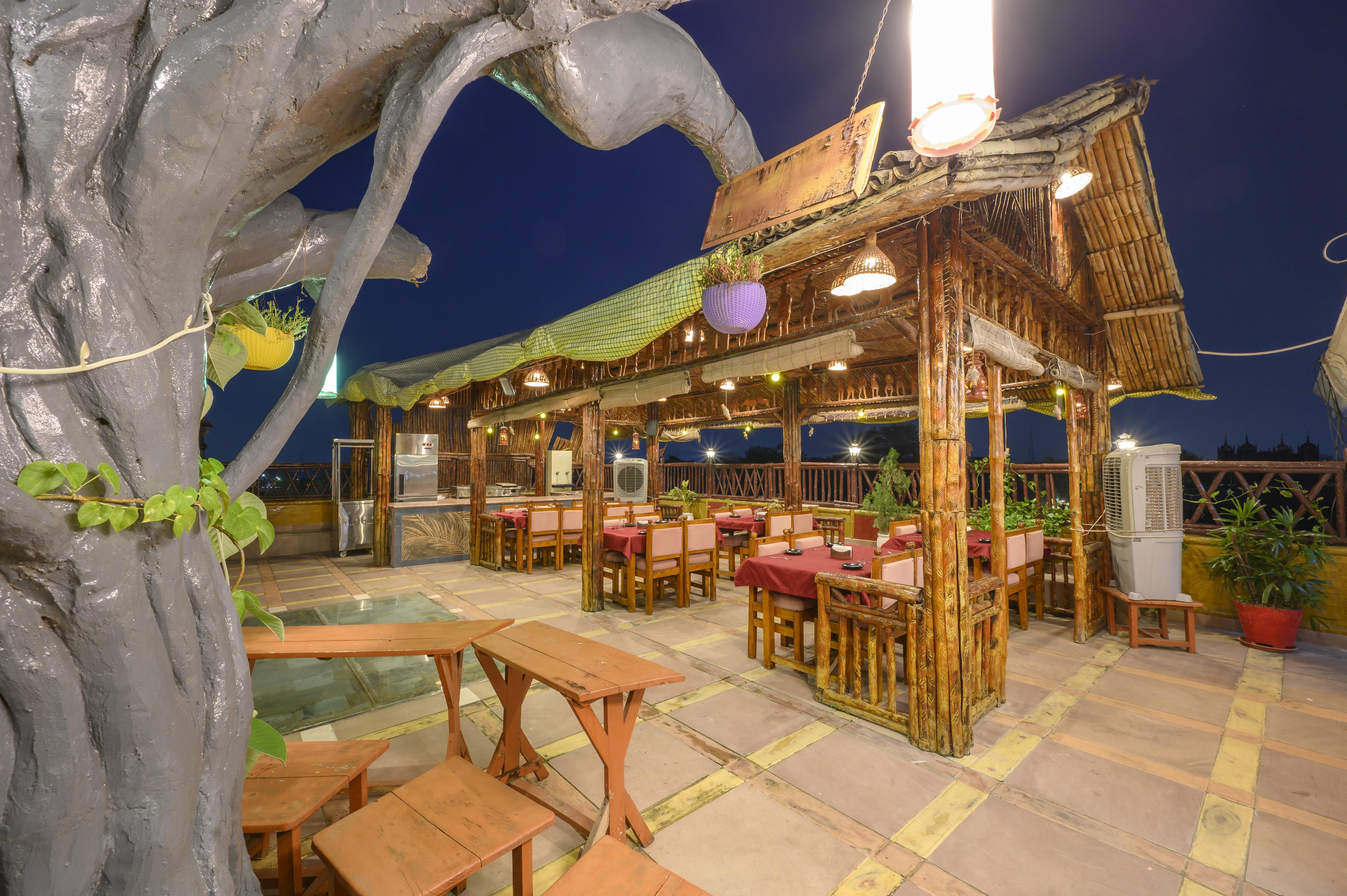 KUTIR DINING