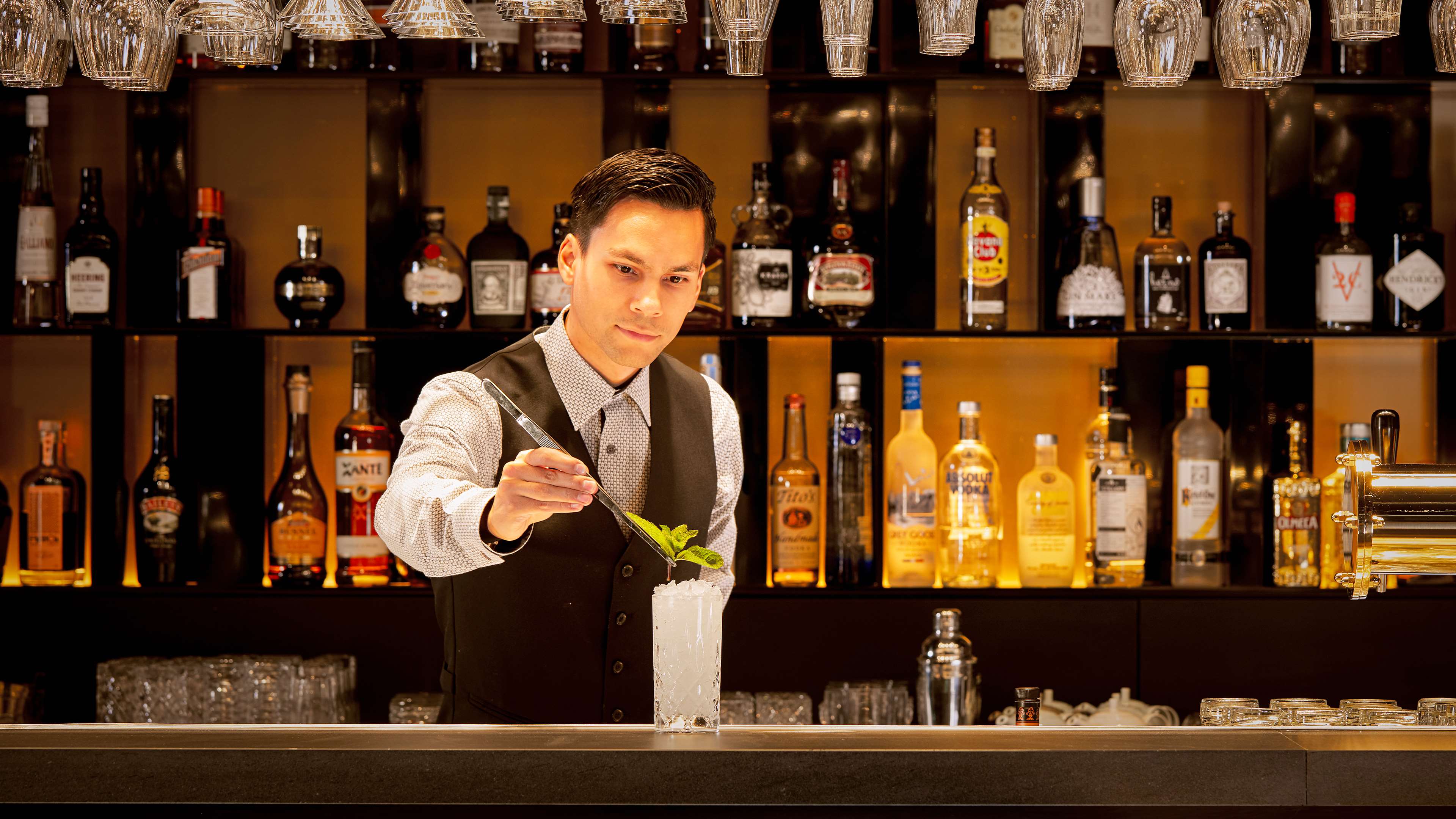 VIC'S Bar
