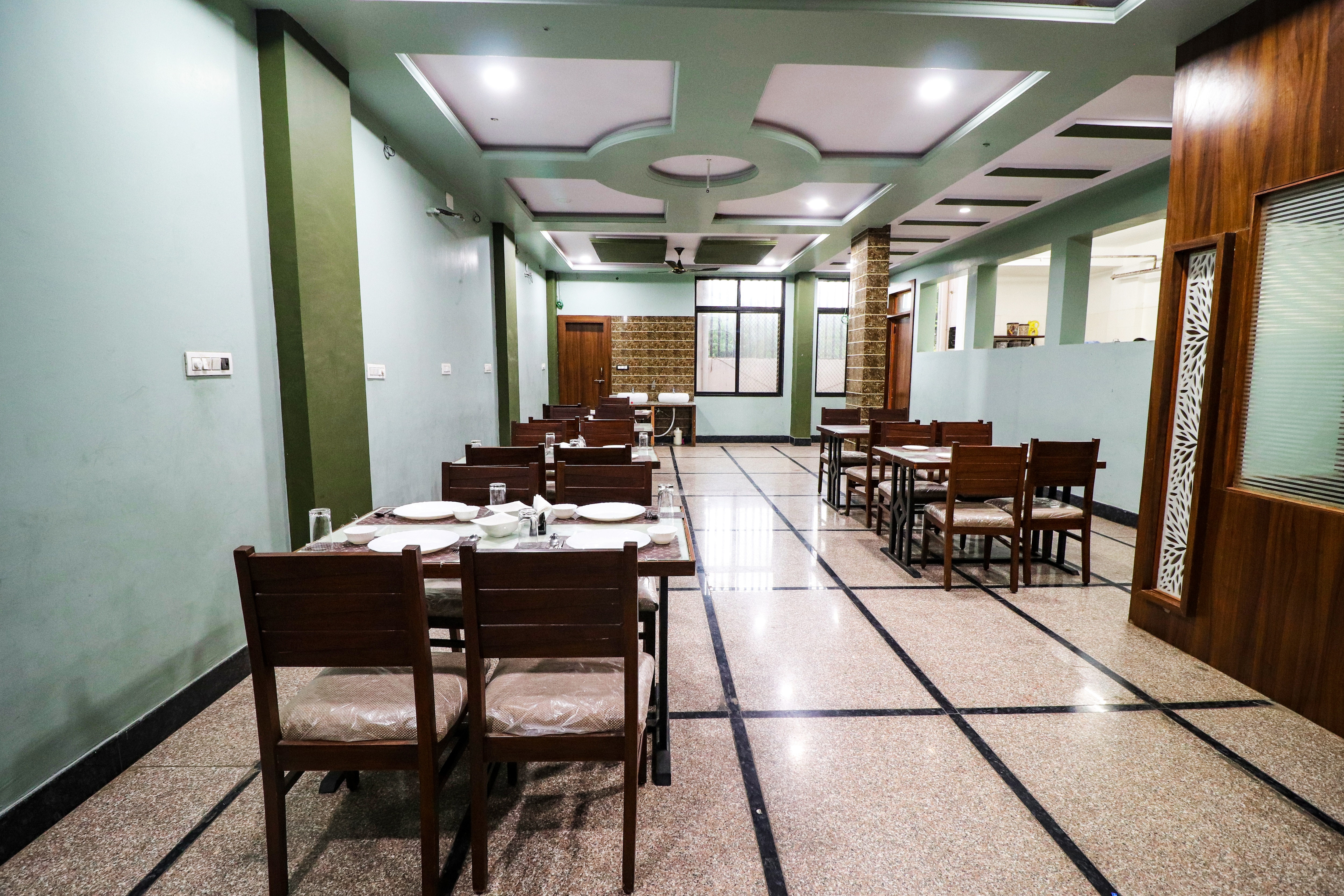 Hotel Laakhan and Restaurant