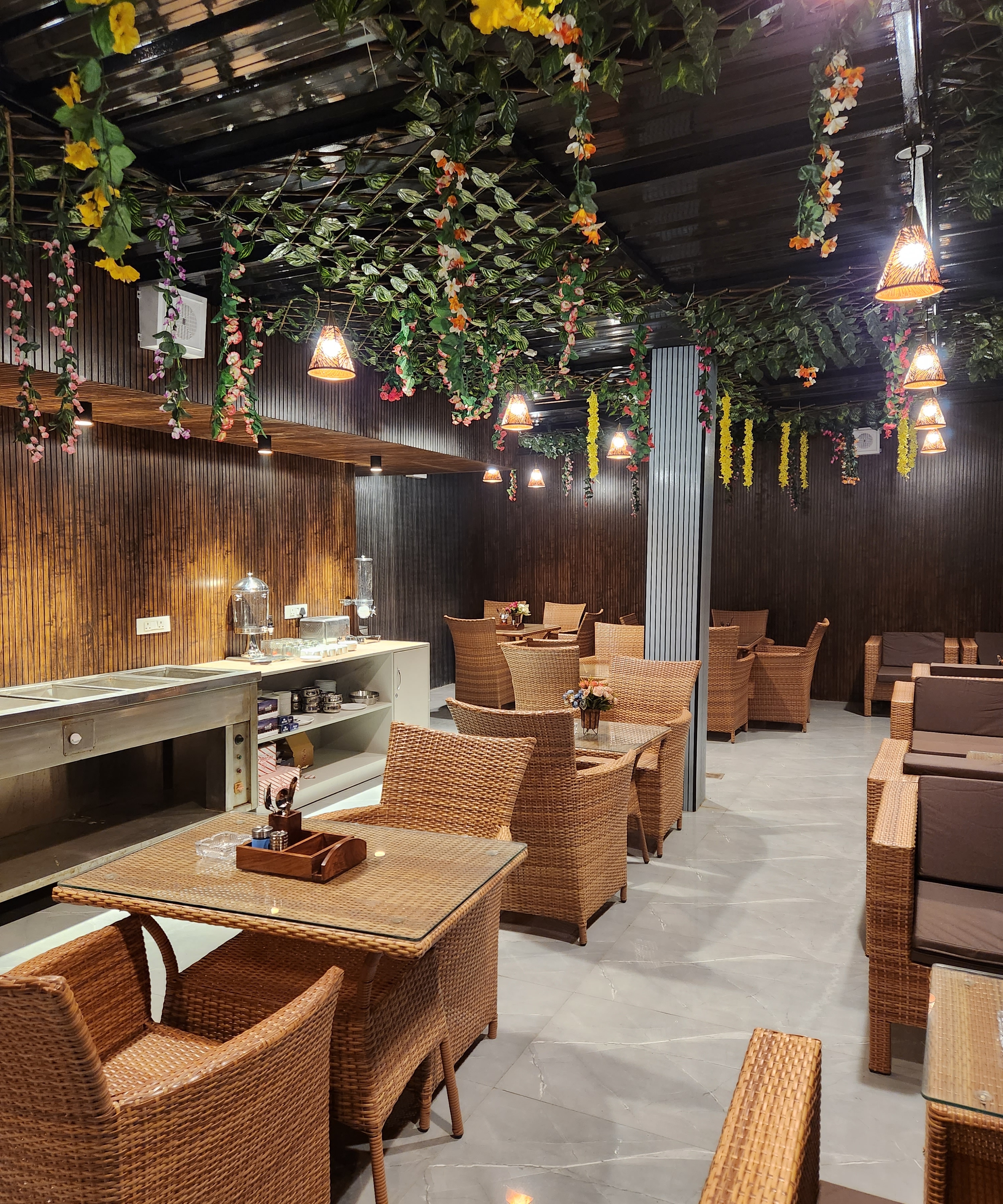 shanti plaza roof top cafe & Restaurent