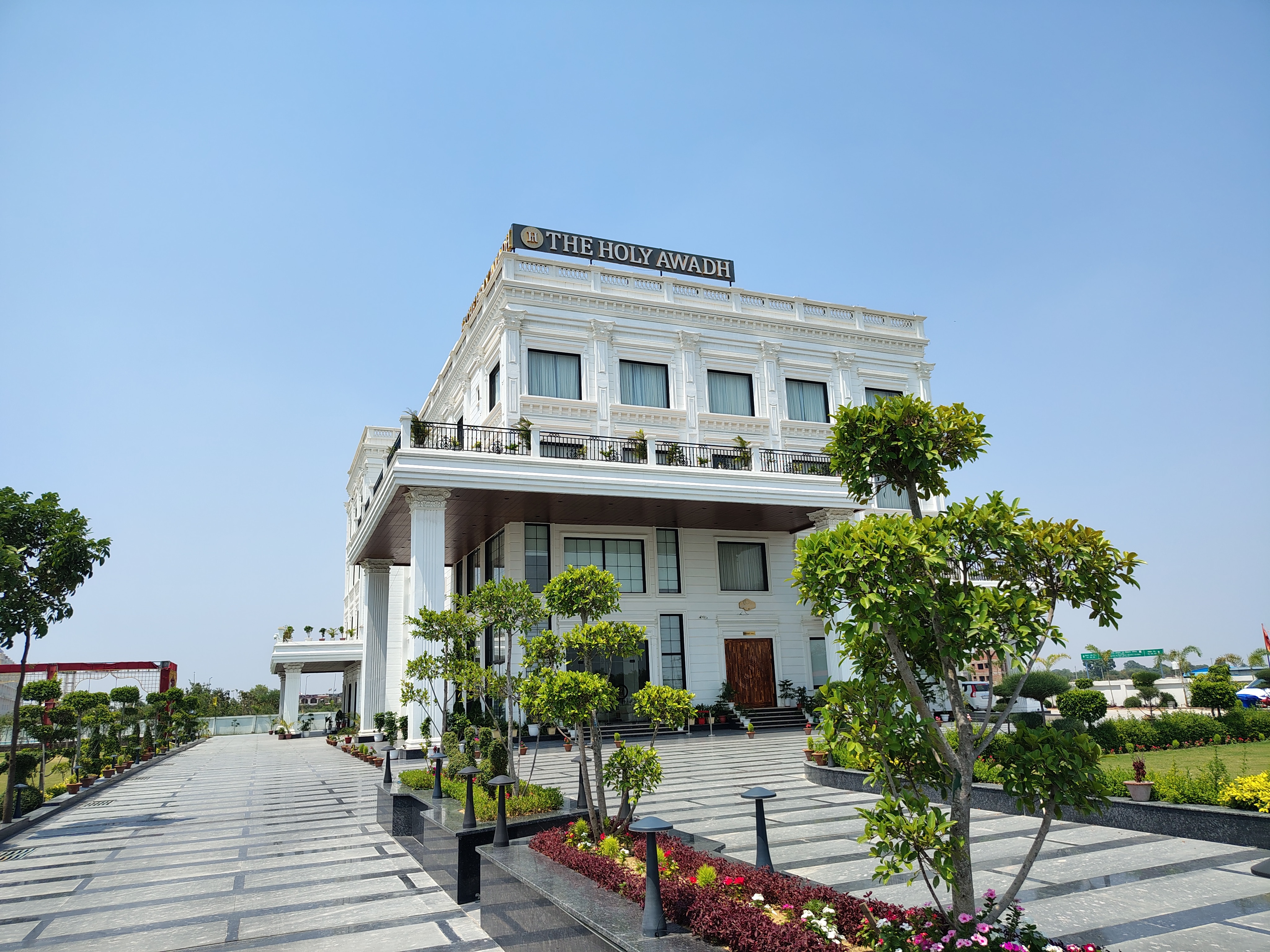 The Holy Awadh Hotel ๐๐ข๐ข๐ Ayodhya Hotel
