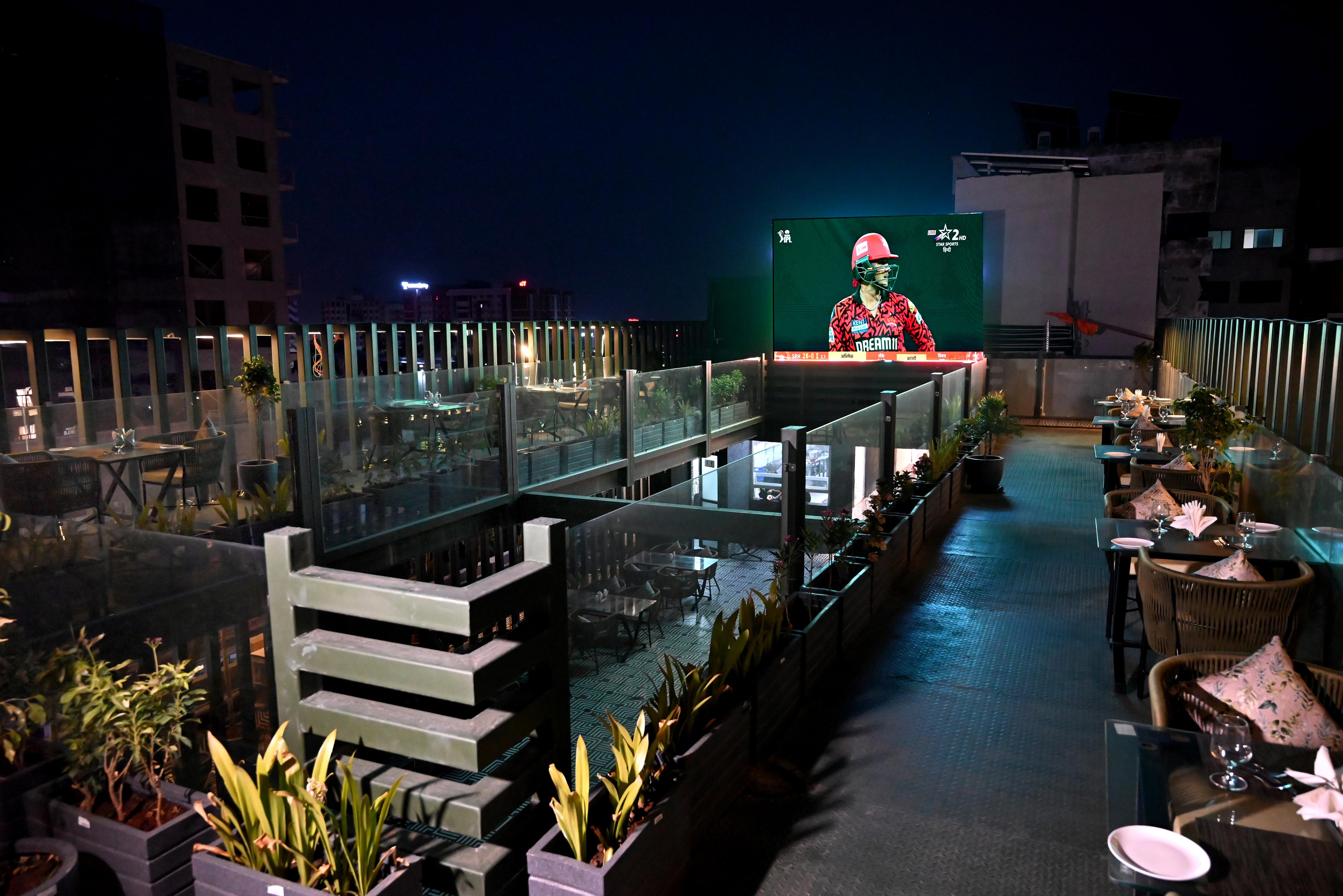 GG’s Rooftop Lounge 