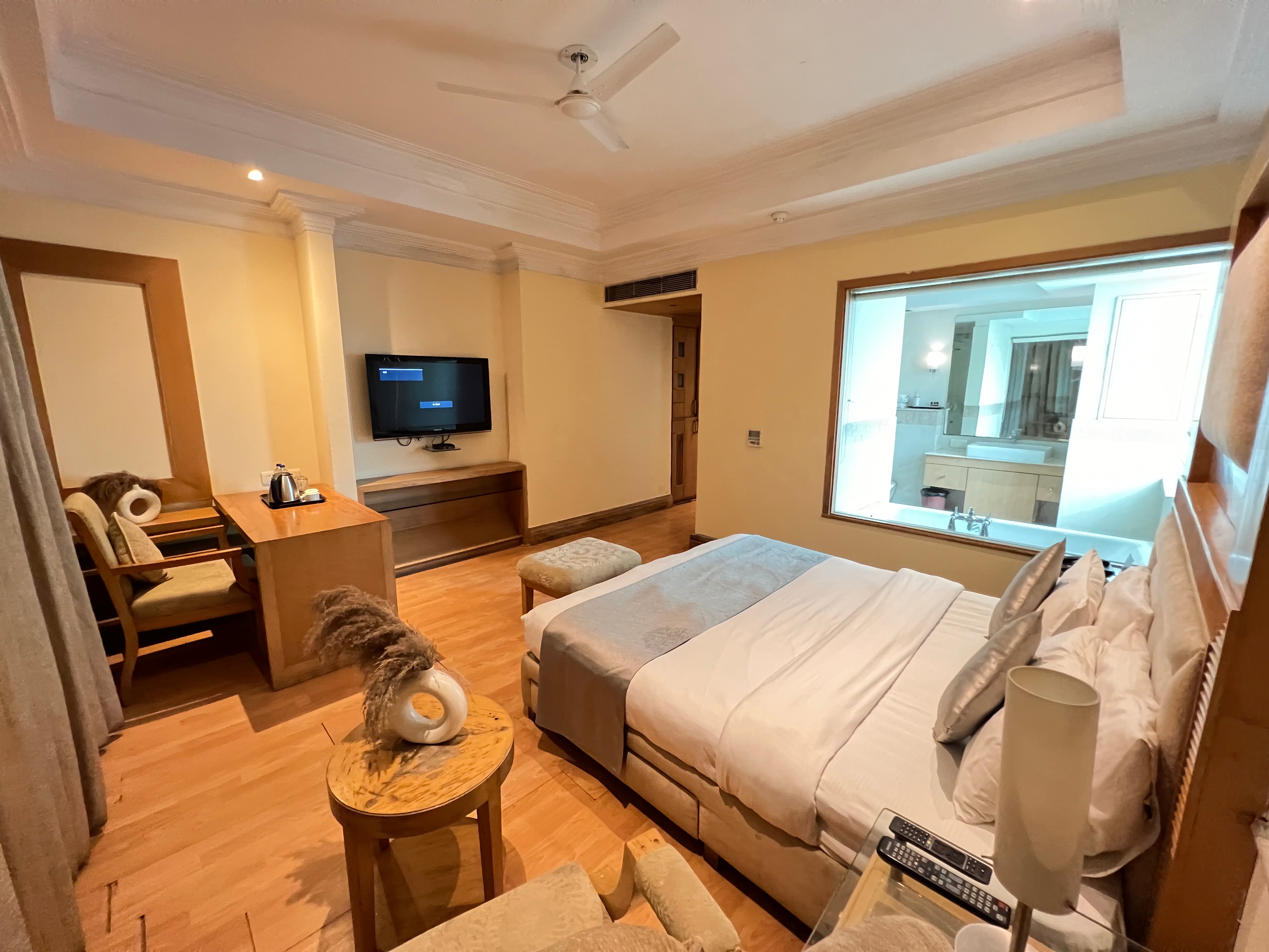 The Luxotic Suites - All Bathtub Rooms 𝗕𝗢𝗢𝗞 Gurgaon Hotel