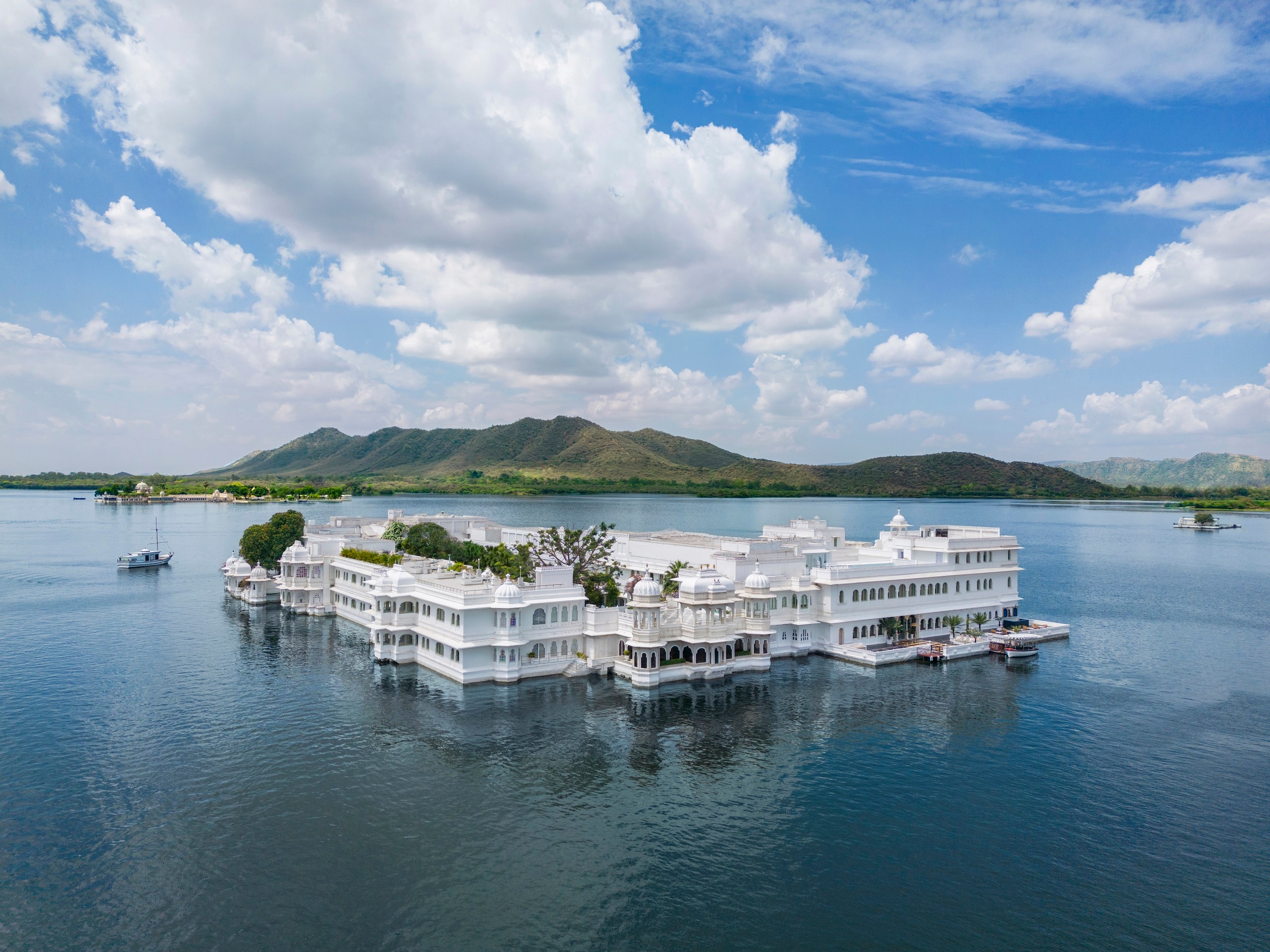 Taj Lake Palace Udaipur Udaipur Start From 477 Per Night Price 