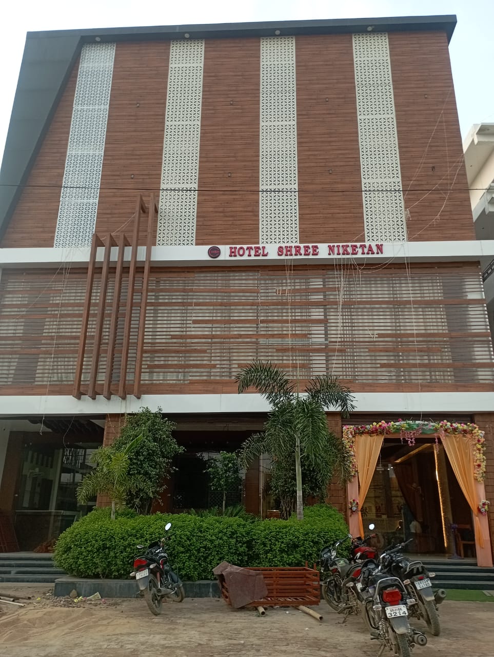 Shree Niketan-Family Restaurant