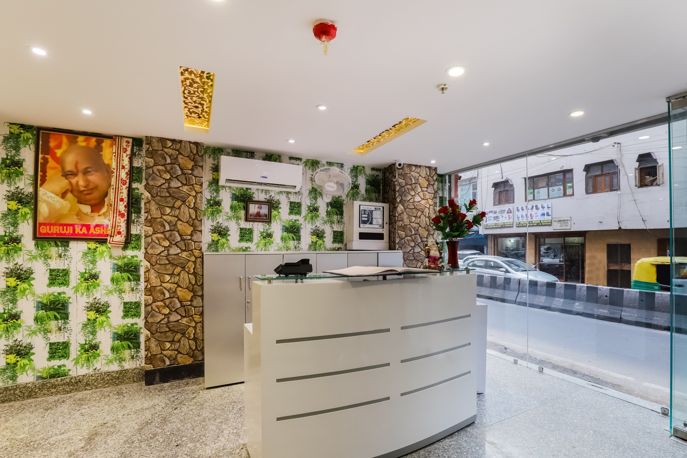 Hotel O New Tech India 𝗕𝗢𝗢𝗞 Delhi Hotel