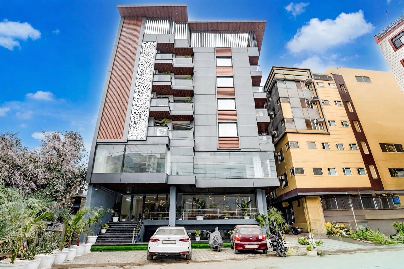 Hotel O Noida Suites Restaurant