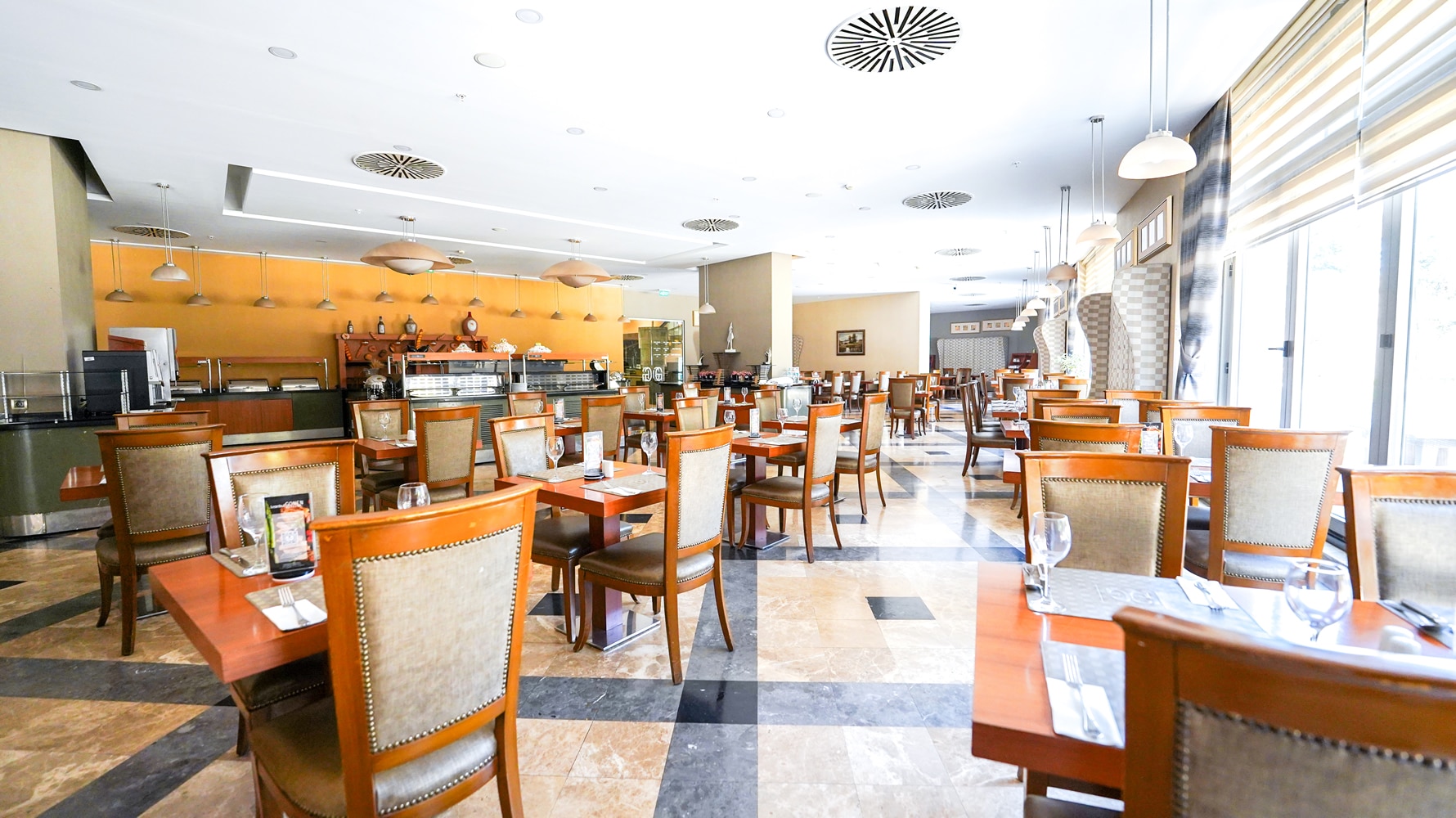MAIN RESTAURANT