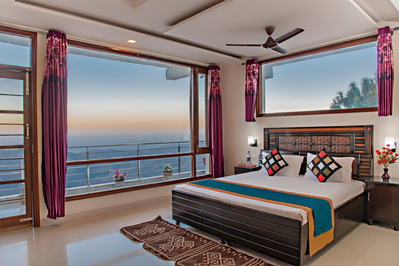 Mountain-View 2BR Apartment with Balcony By Exotic Stays 𝗕𝗢𝗢𝗞 Kasauli ...