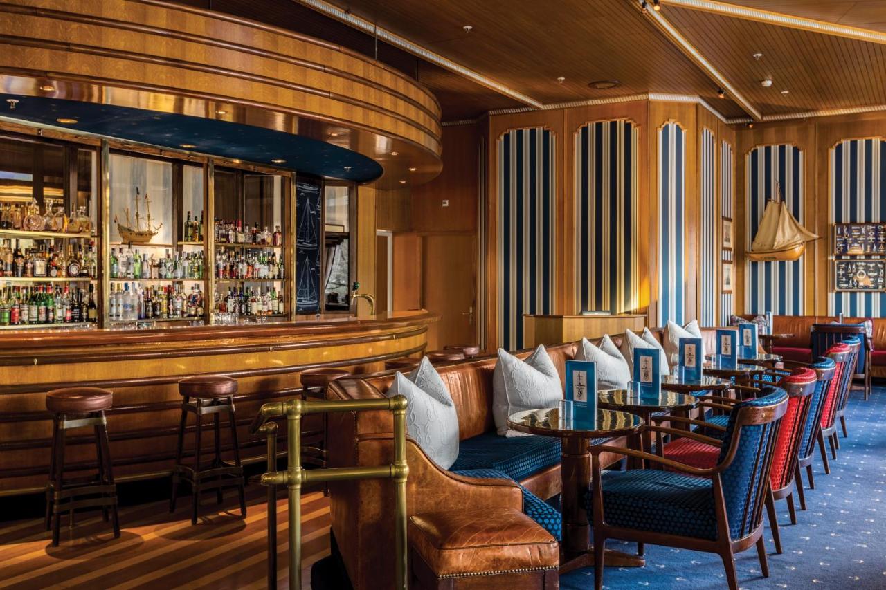 Half Moon Lounge