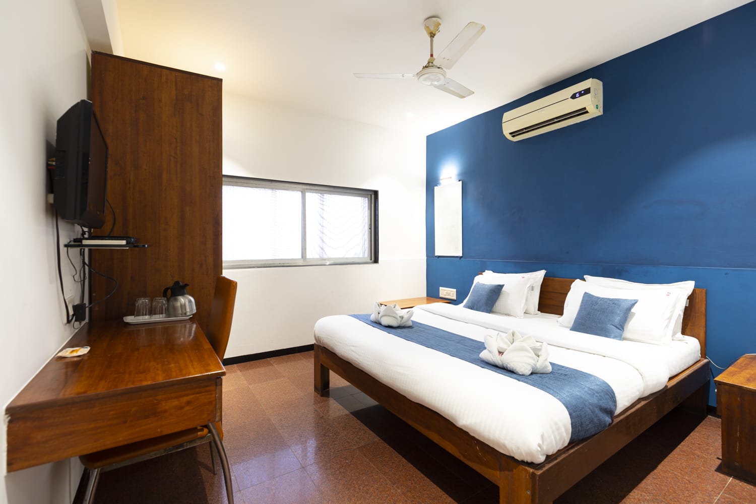Curated visual reference: Hotel Q Deck 𝗕𝗢𝗢𝗞 Mumbai Hotel Photo Inspiration