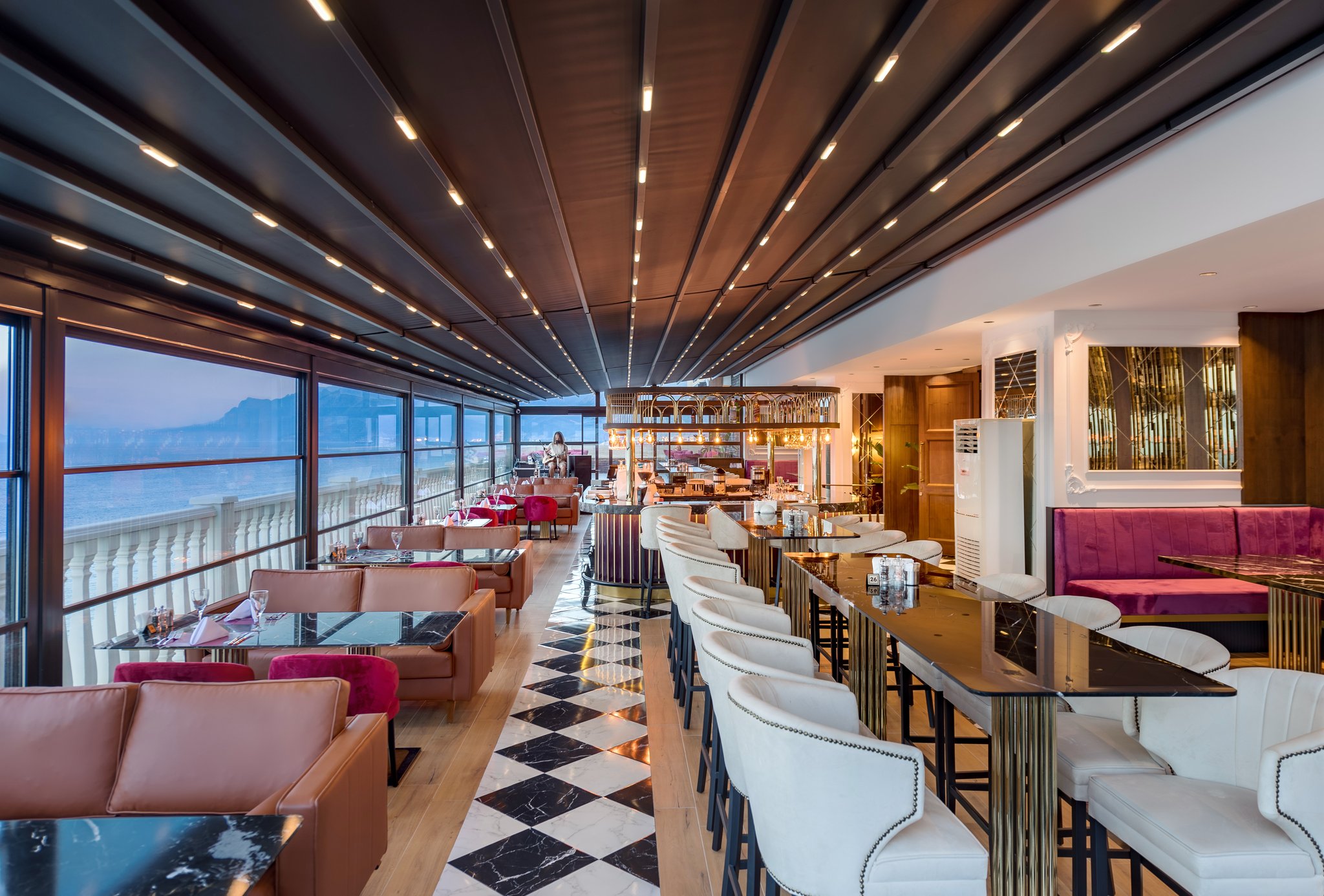 MAIN RESTAURANT