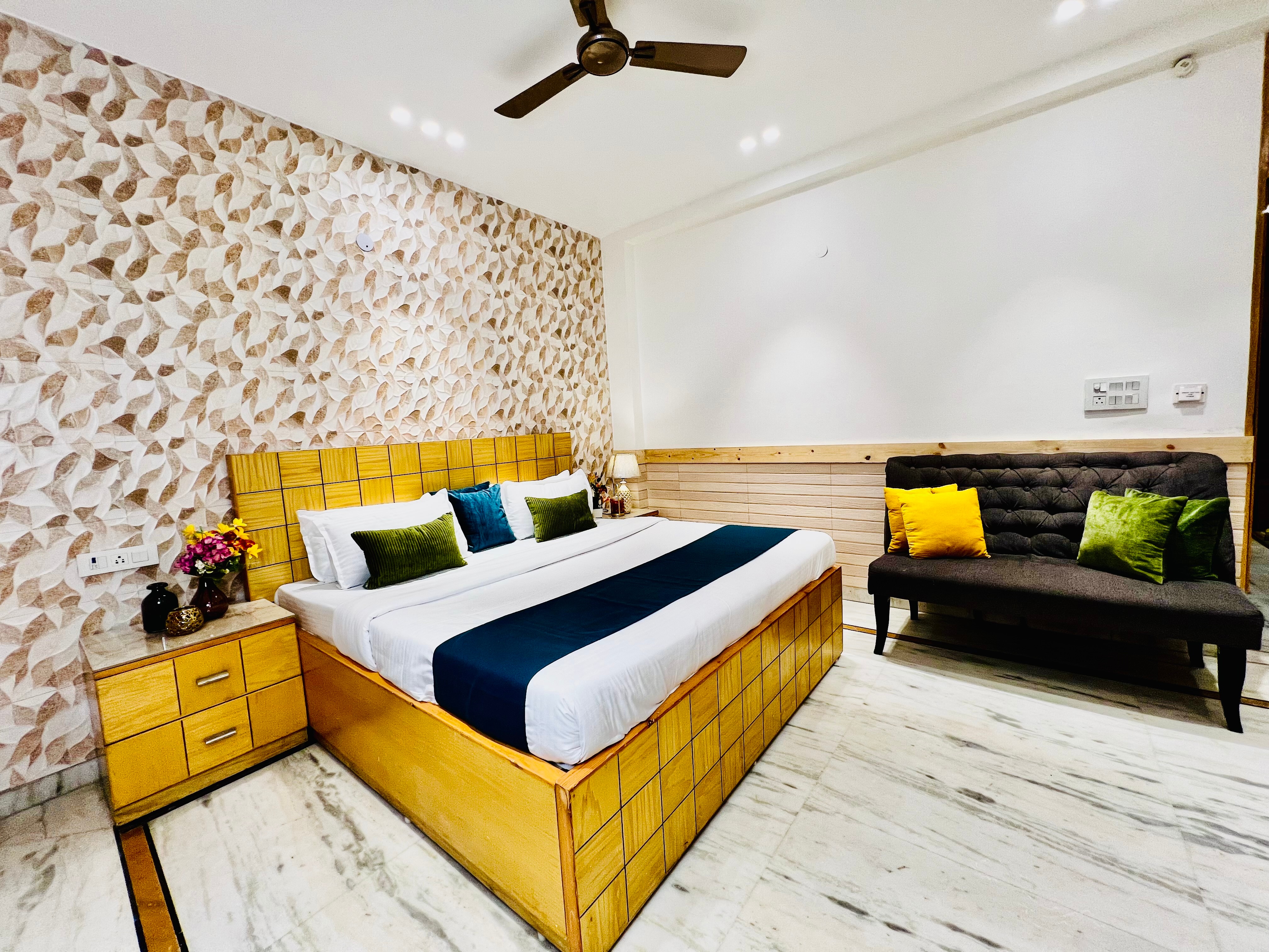 Divine Inn Hotel & Service Apartments, Rajouri Garden Delhi - Reviews ...