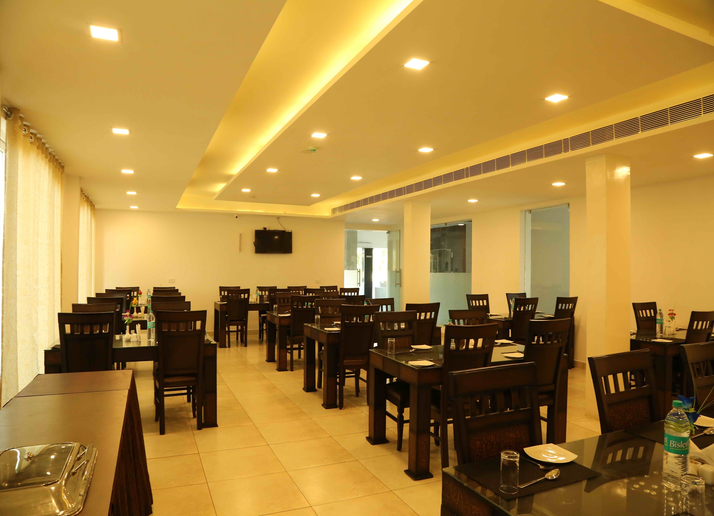 Q Multi-Cuisine Restaurant