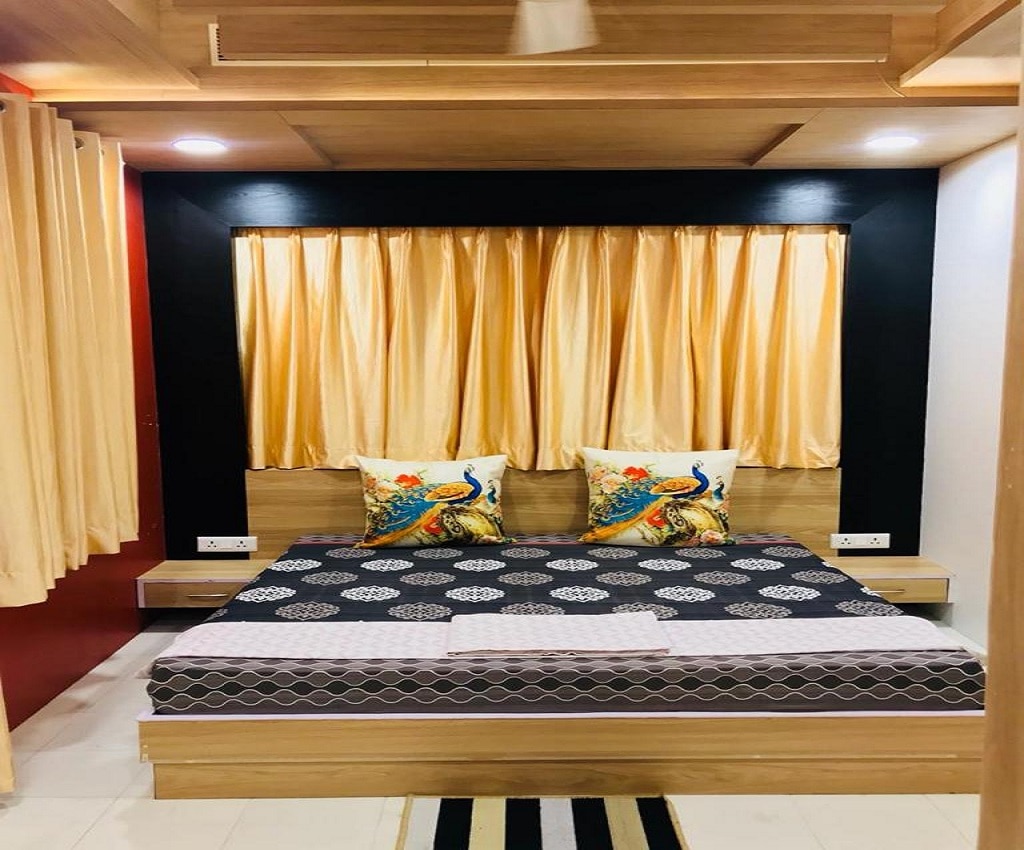 Photo inspiration: Private Off Grid Penthouse Apartments With Private Hobby Rooms Reference: Golden Penthouse With Bath Tub Private Rooftop 𝗕𝗢𝗢𝗞 Jaipur Homestay
