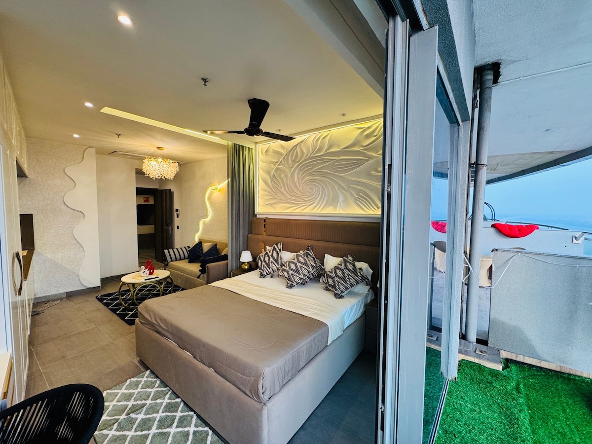 Photo inspiration: Gallery Detail: Luxury Studio Apartment With Stunning Views 𝗕𝗢𝗢𝗞 Noida Apartment
