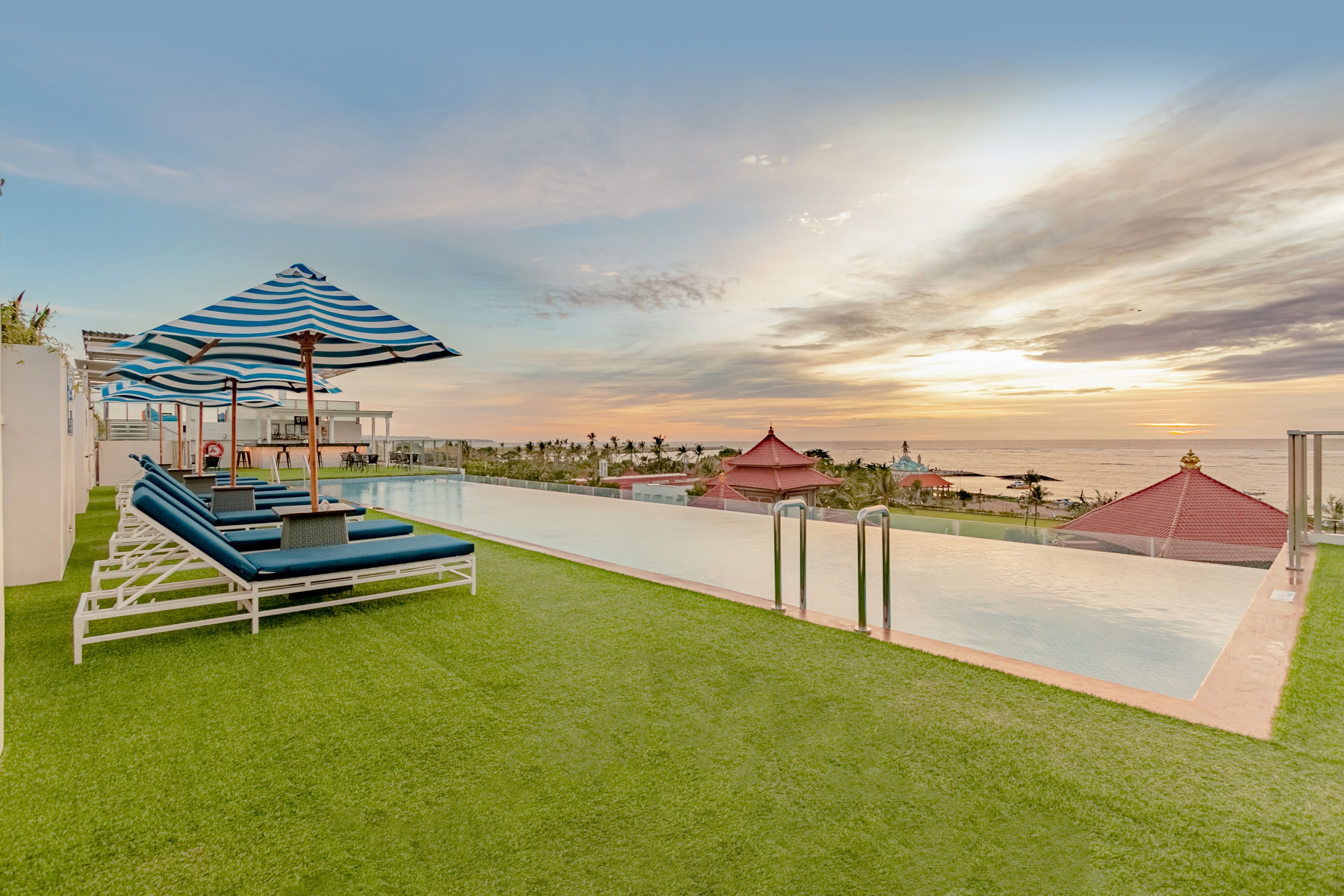 Rooftop Pool Bar
