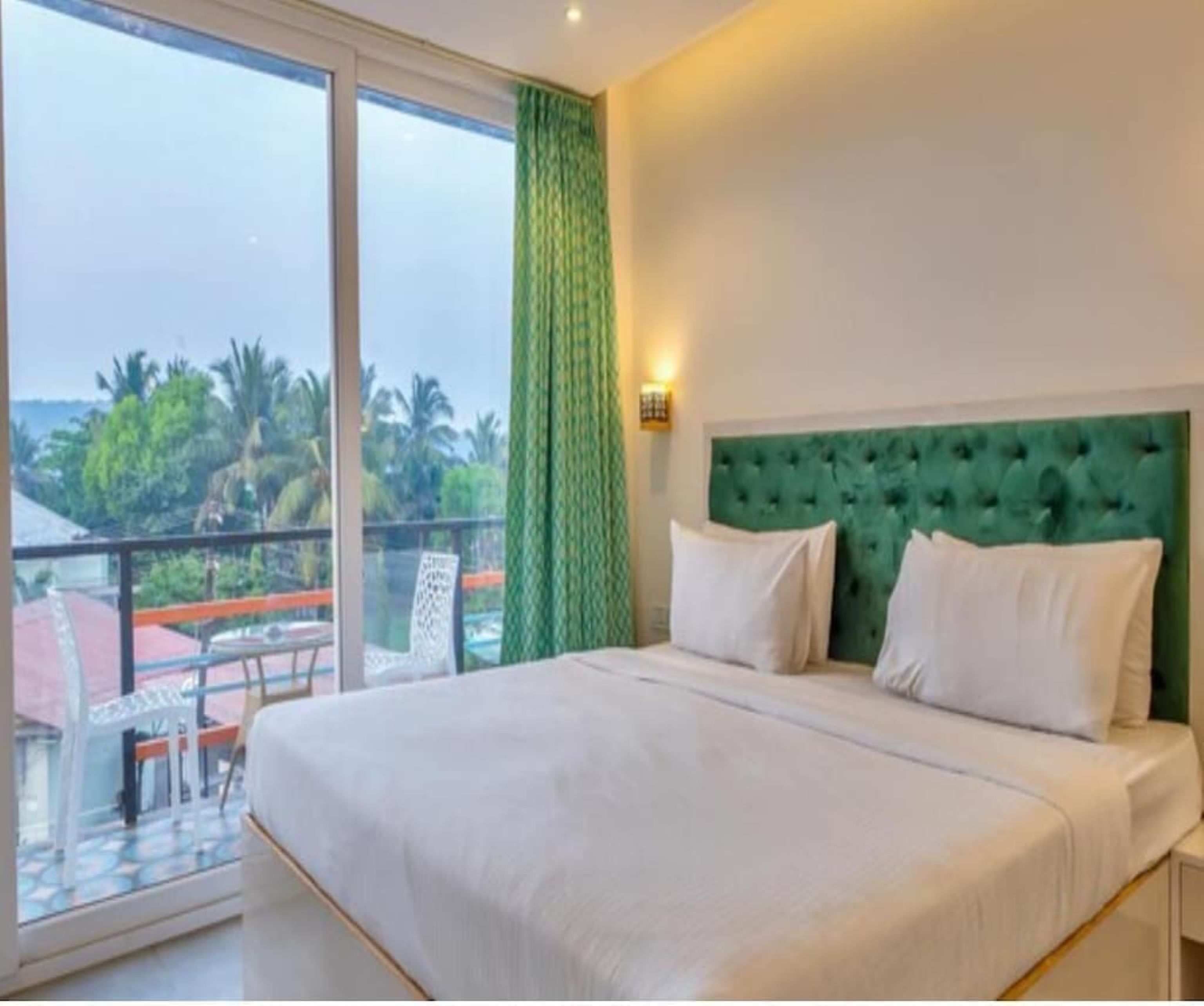 White Feather Inn 𝗕𝗢𝗢𝗞 Goa Apartment