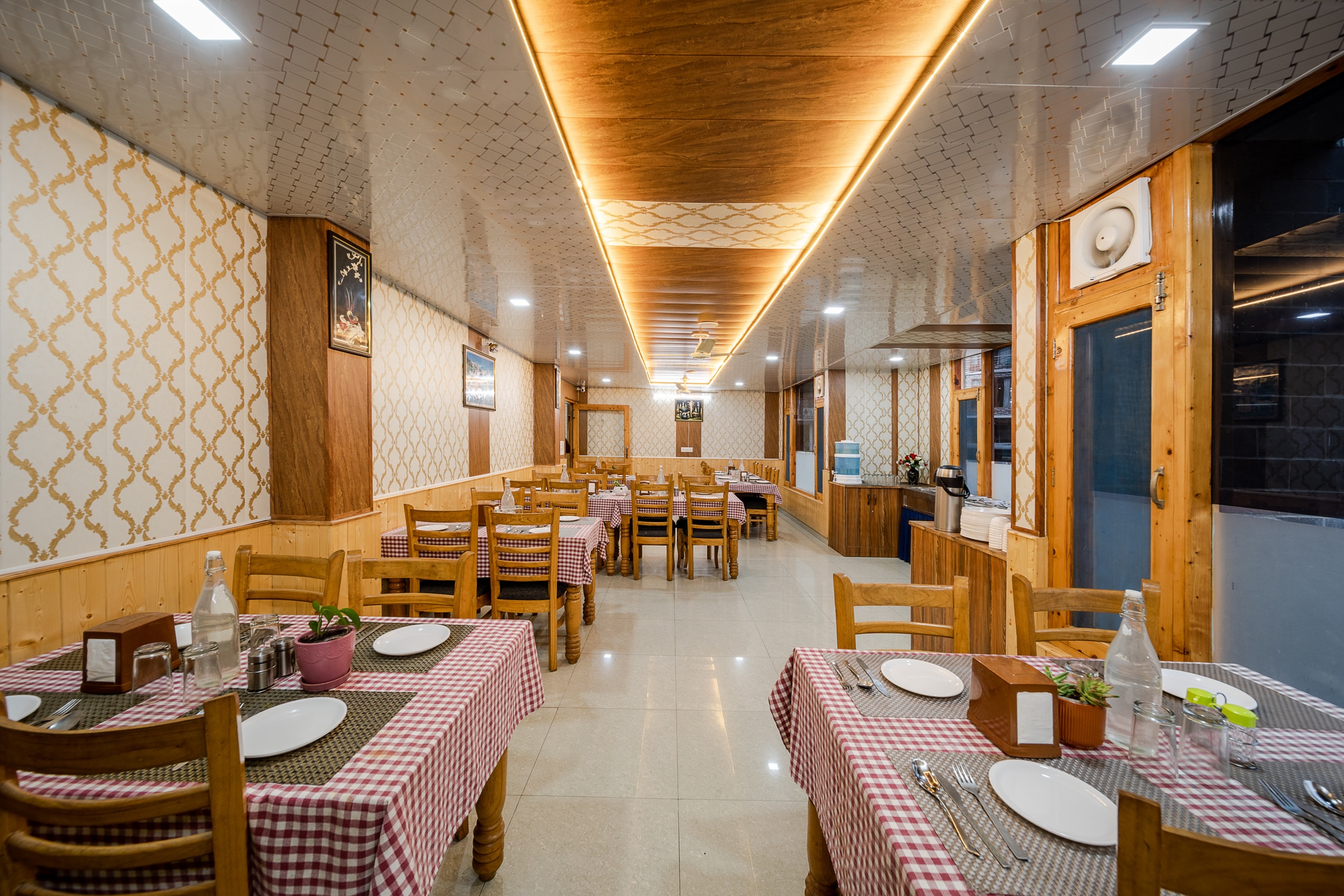 Multi Cuisine Restaurent