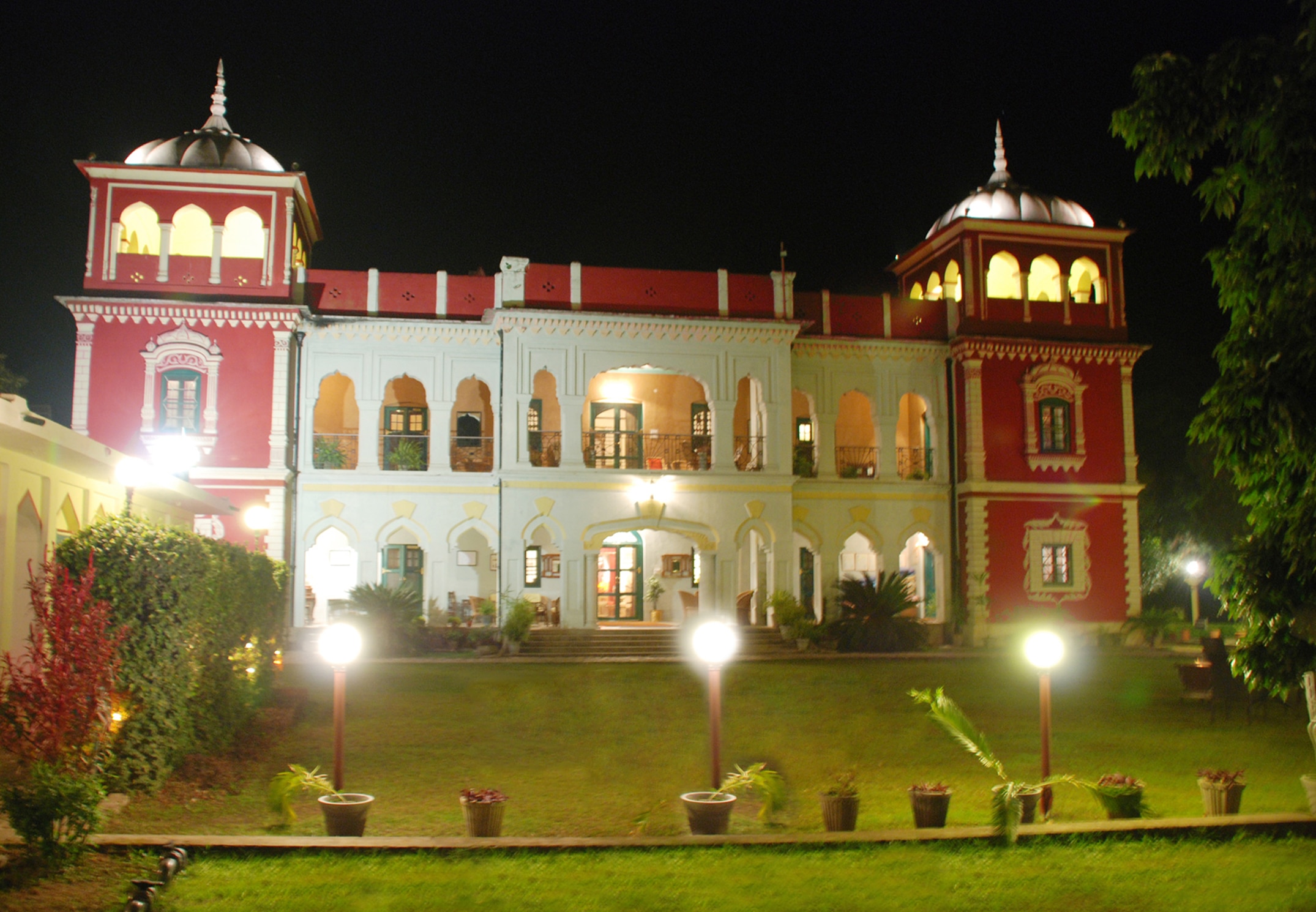 WelcomHeritage Judge's Court 𝗕𝗢𝗢𝗞 Pragpur Resort