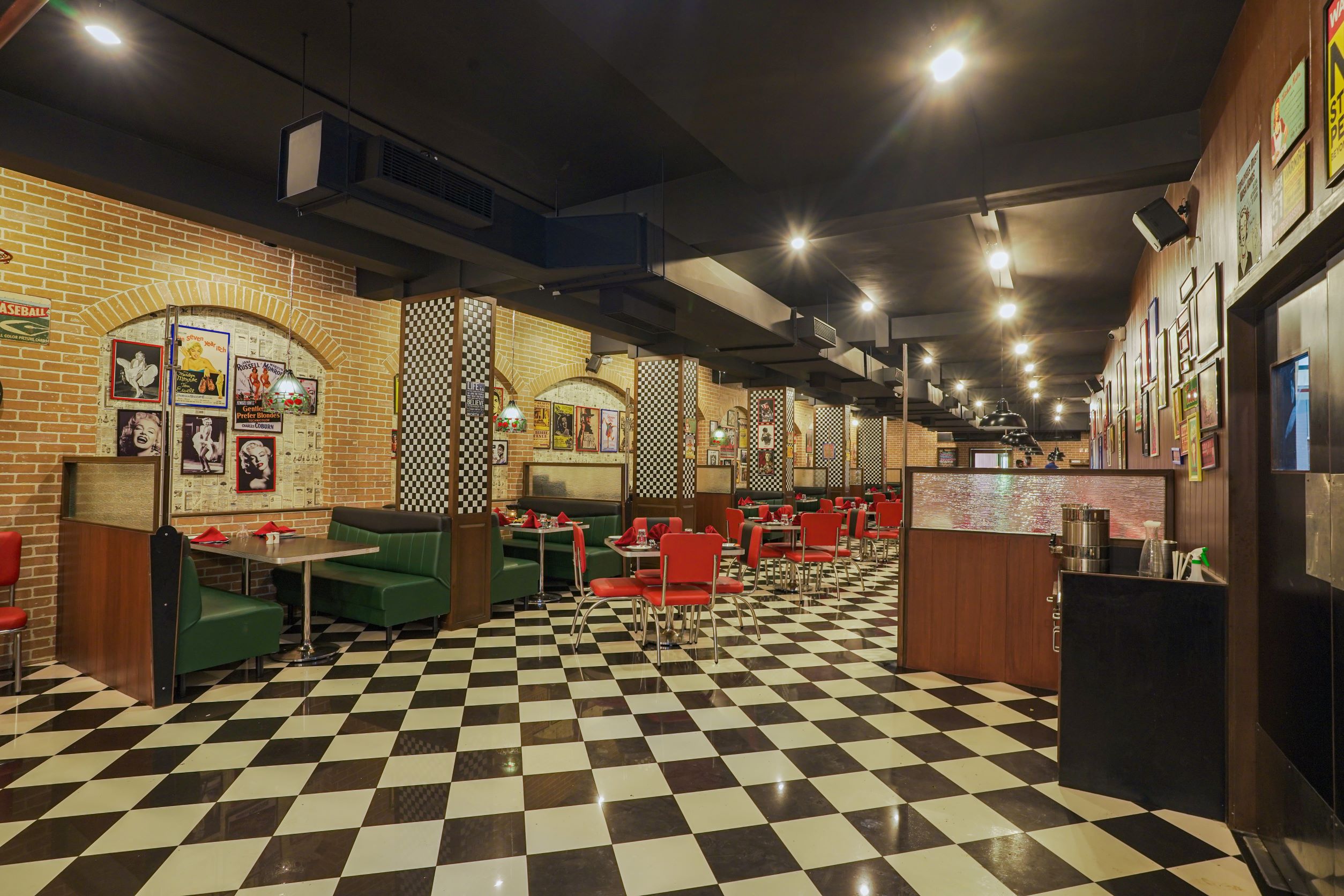 TOMATO'S (THE AMERICAN DINER)