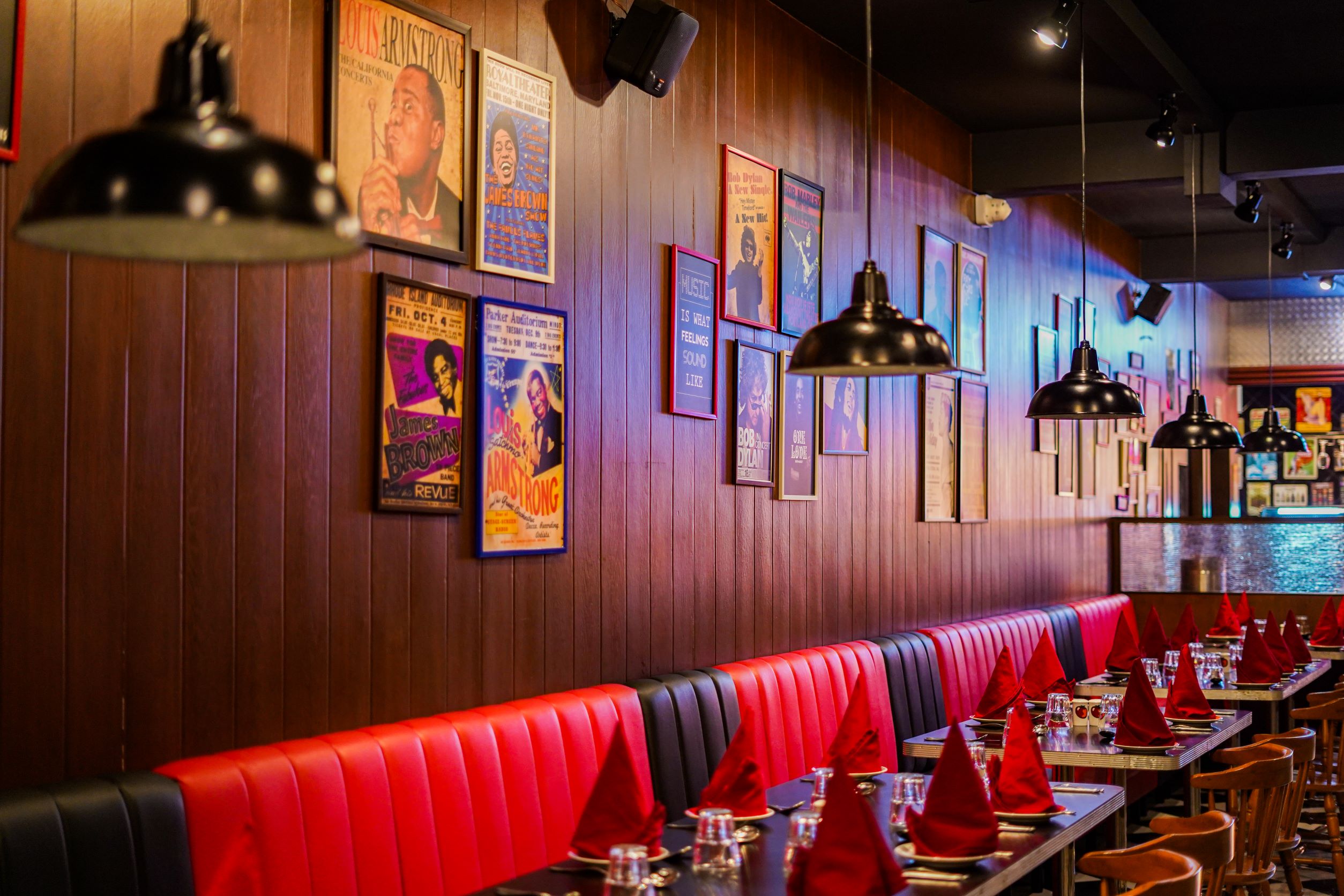 TOMATO'S (THE AMERICAN DINER)