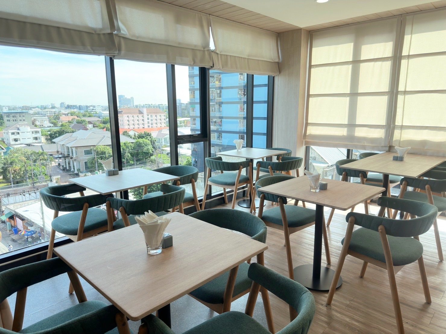 NAORI CAFE & RESTAURANT