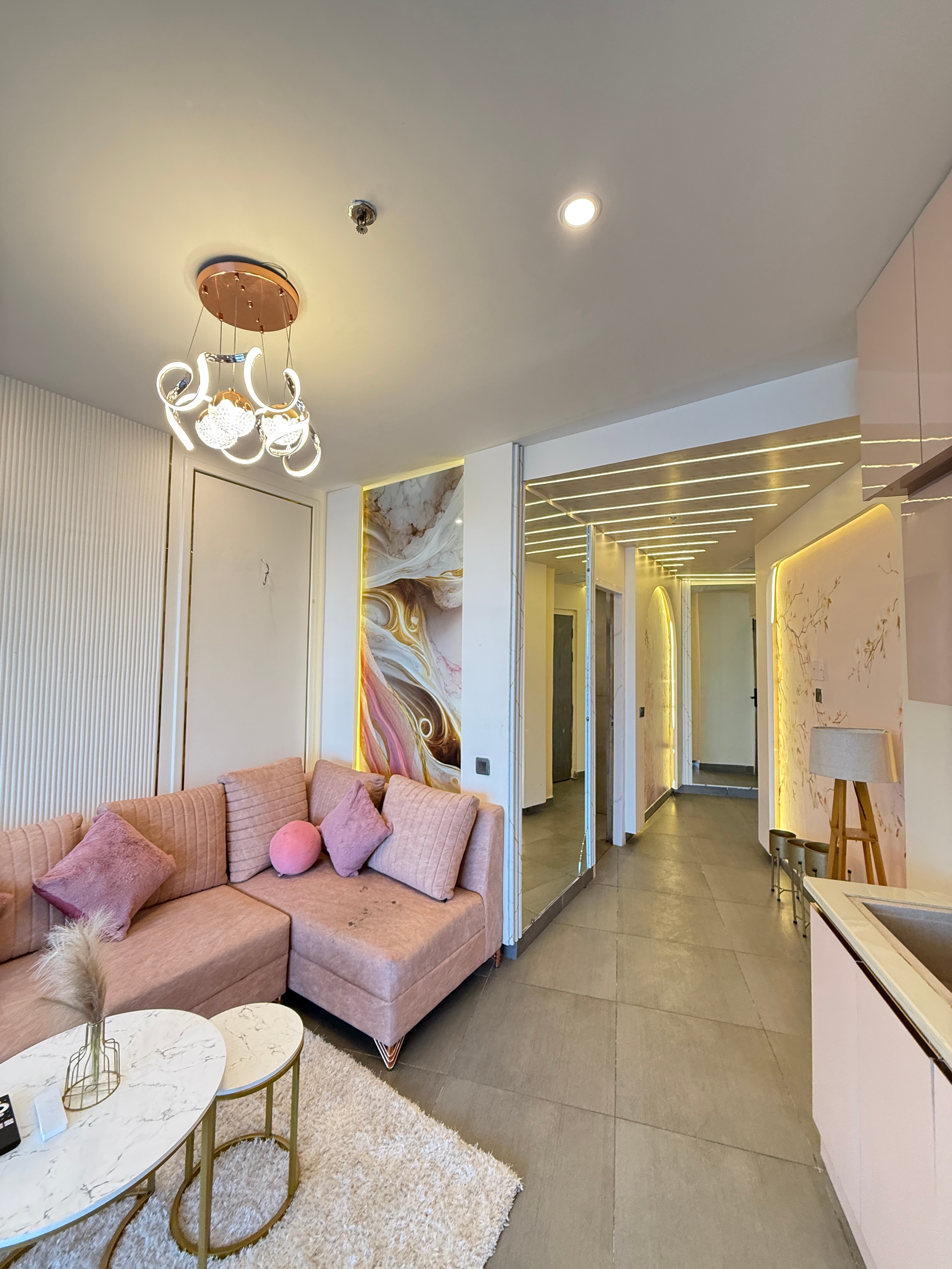 The Rose Rise Retreats 43rd floor River view 𝗕𝗢𝗢𝗞 Noida Apartment
