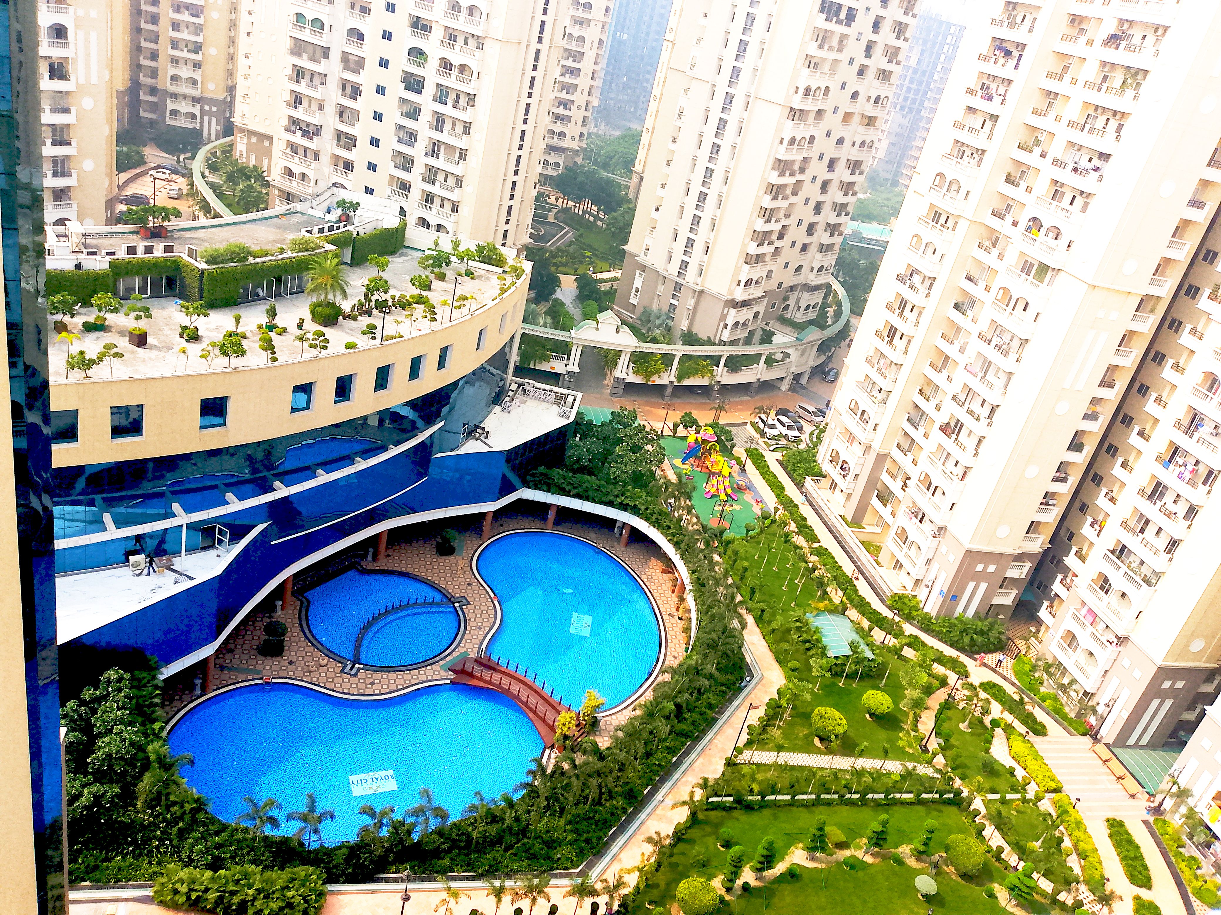 Studio Hai Na 𝗕𝗢𝗢𝗞 Noida Apartment