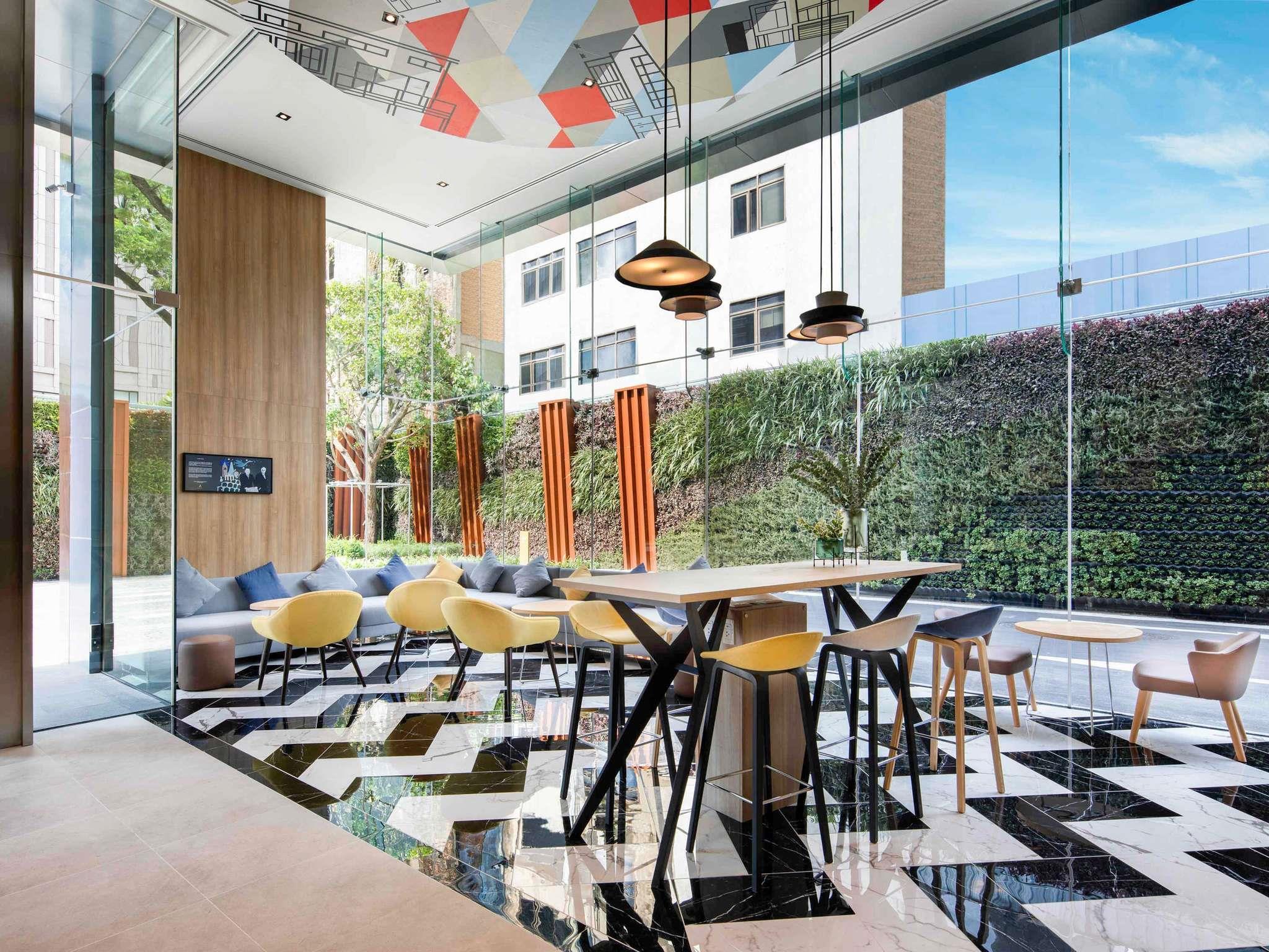 THE MARKET RESTAURANT