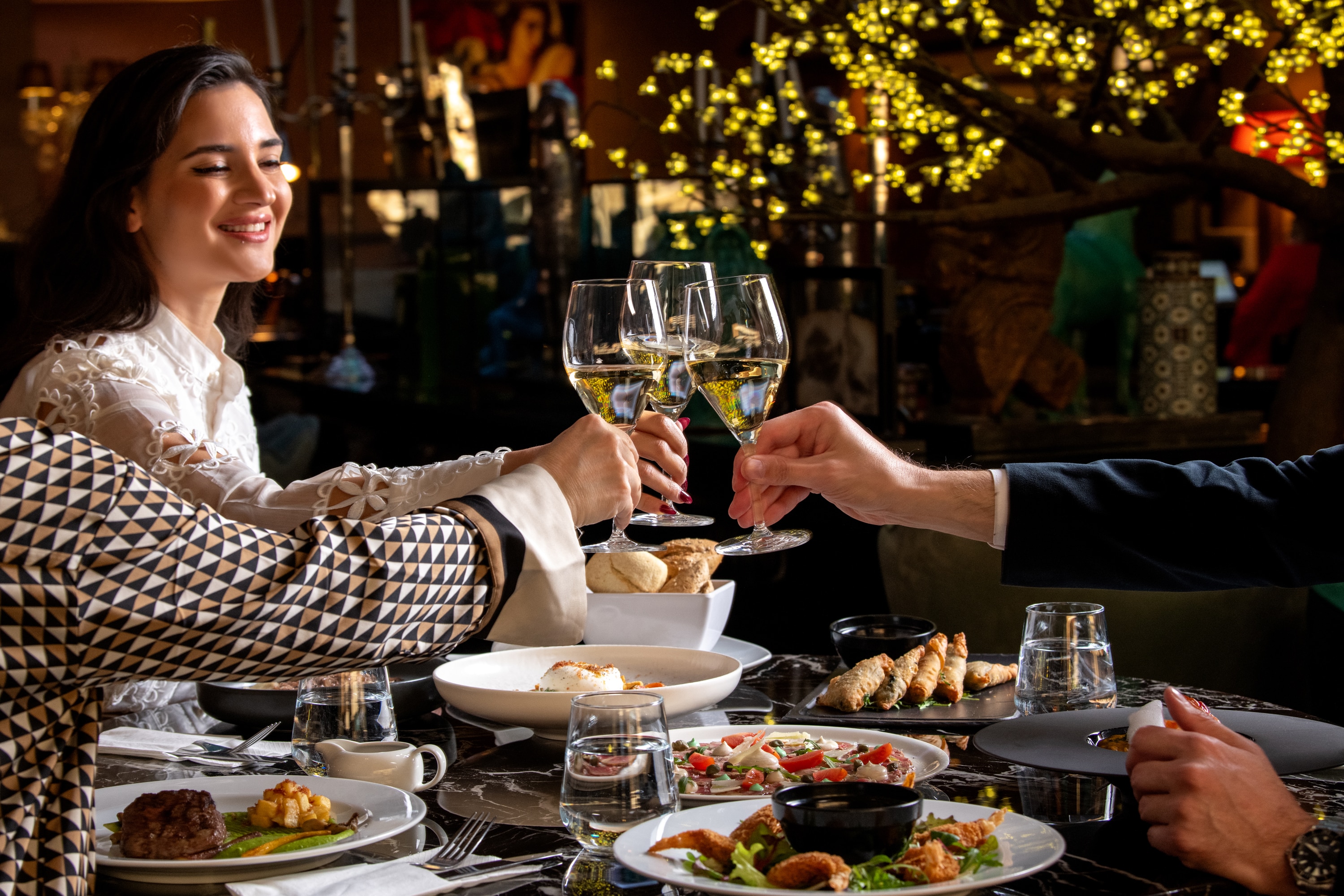 Avenue Bar & Restaurant