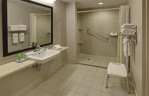 Radisson Hotel Suites Fallsview Niagara Falls Reviews Photos Hotelier Photos29 Photos
