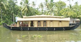 Sharing Houseboats - Thaneermukkam, Alleppey