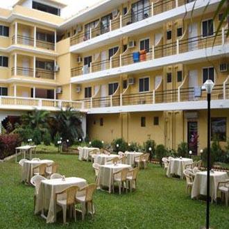 Book Stay Simple Peninsula Beach Resort Goa At Redbus In