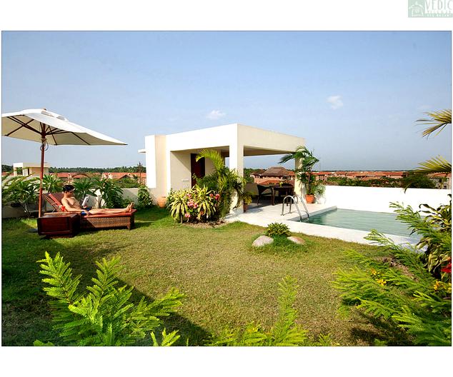 valentino round glasses