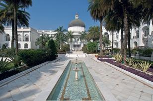 Book 5 Star Hotels In Lucknow Redbus Vivanta By Taj Gomti Nagar A Hotel